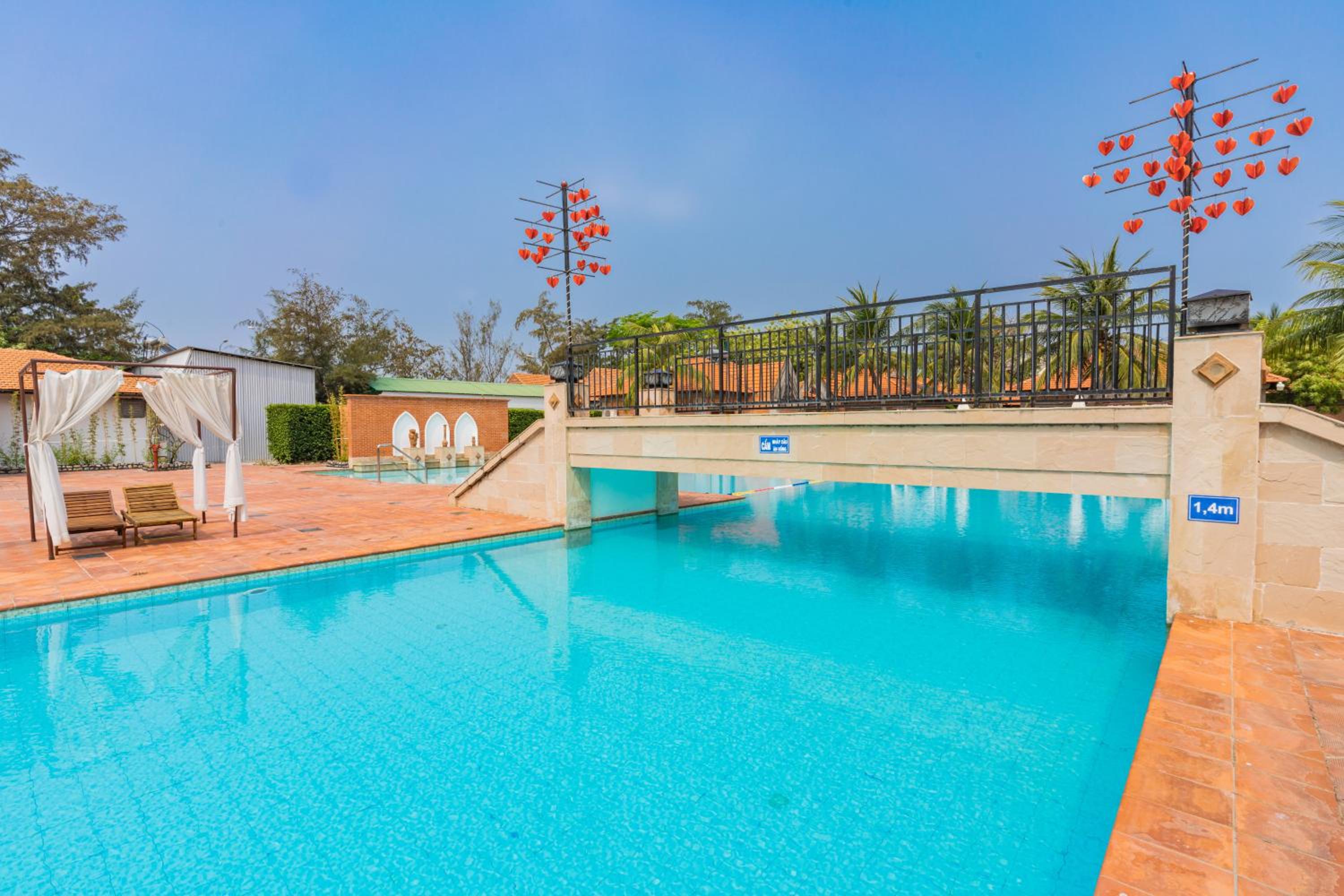Senior Suite Double with Pool View	 - Photo 12