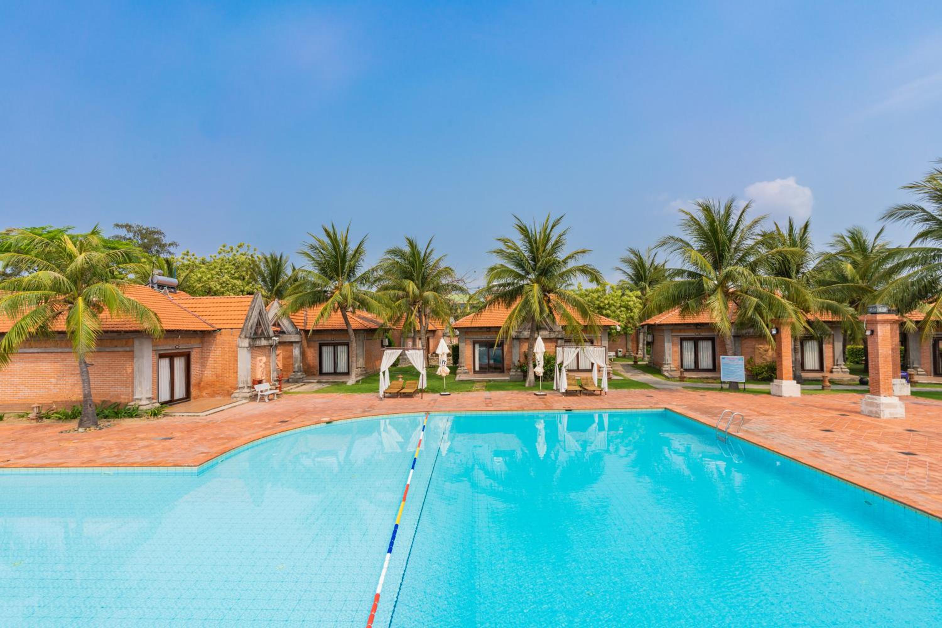 Senior Suite Double with Pool View	 - Photo 2