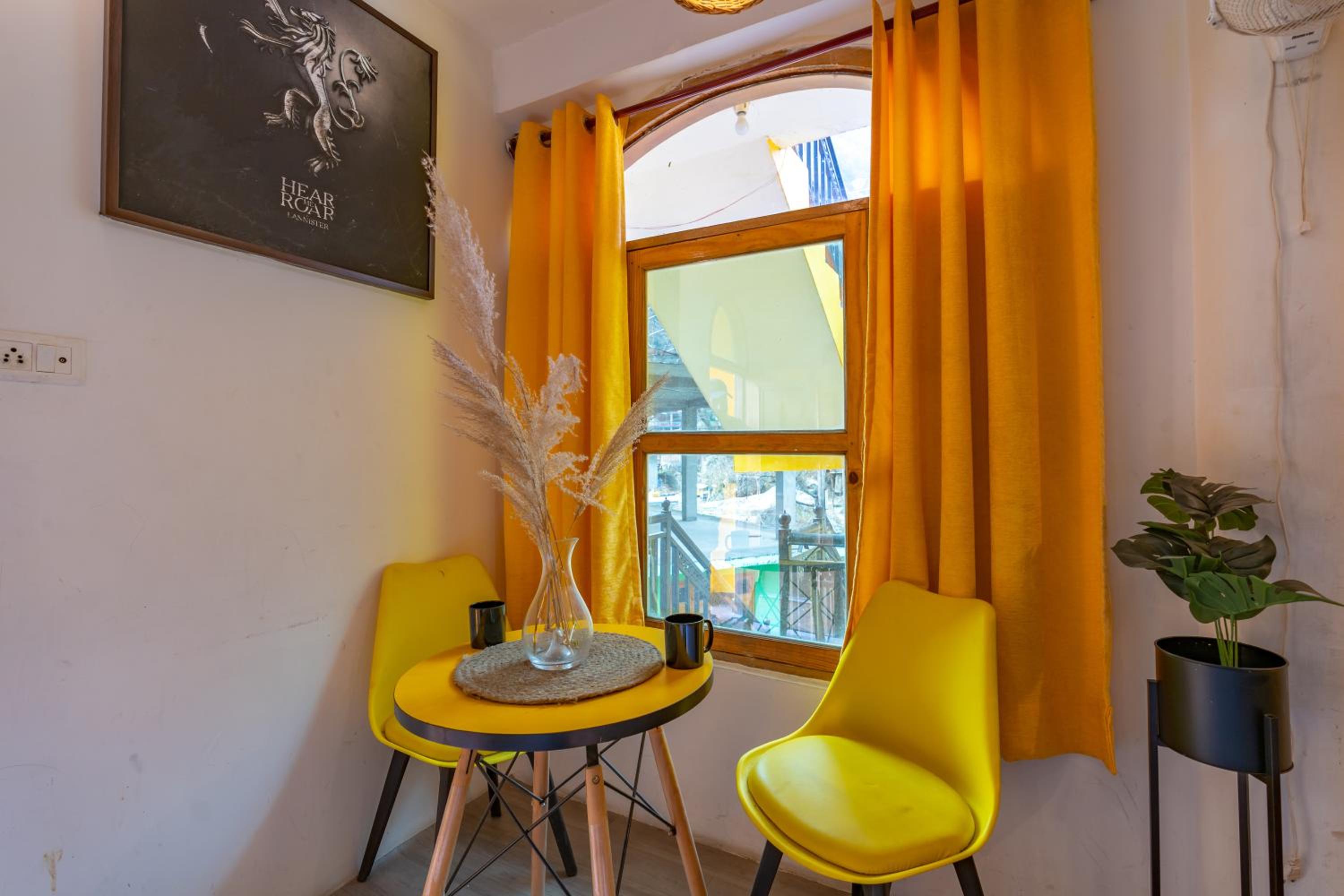 Double or Twin Room with Private Bathroom - Photo 18