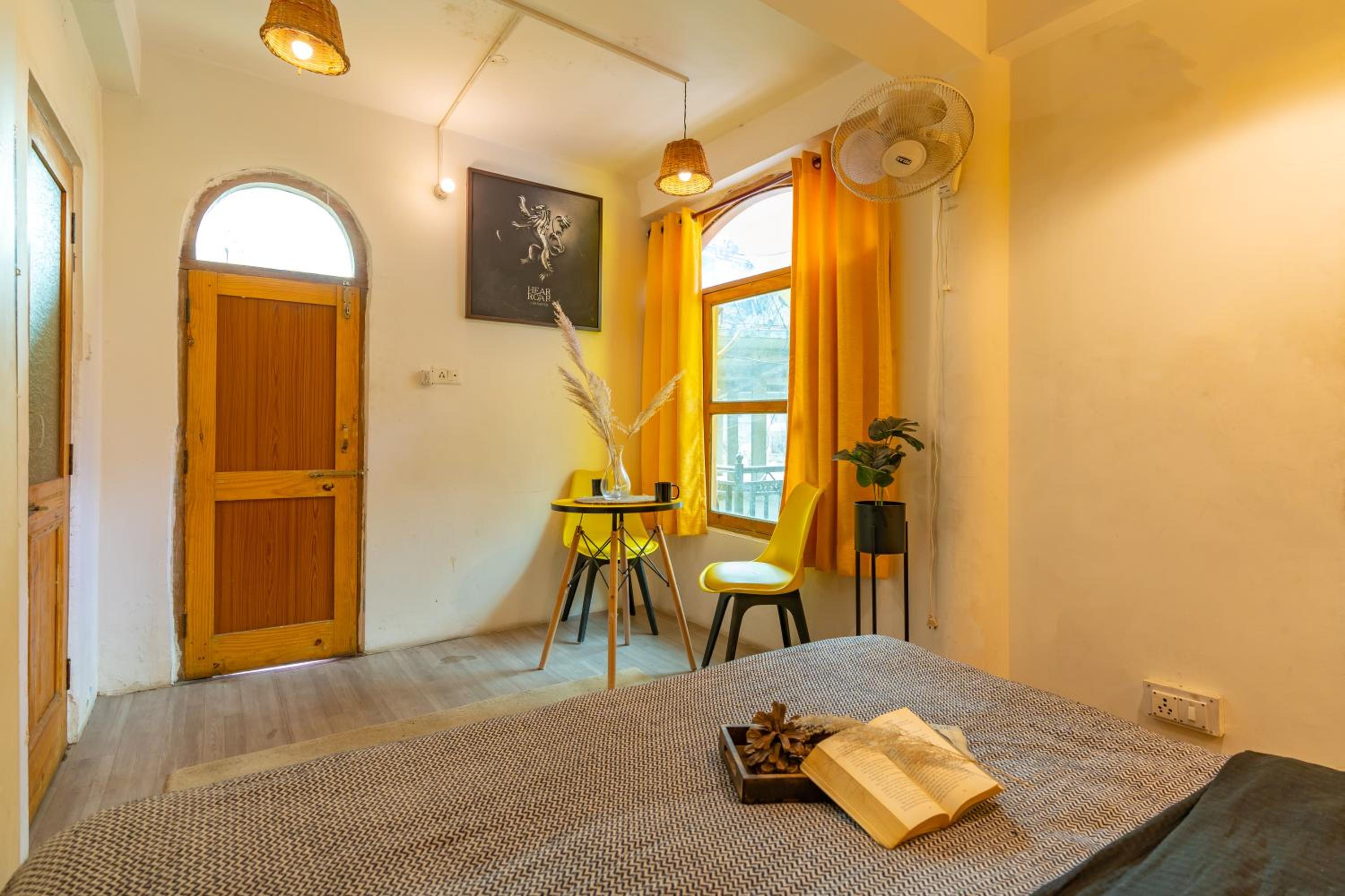 Double or Twin Room with Private Bathroom - Photo 12