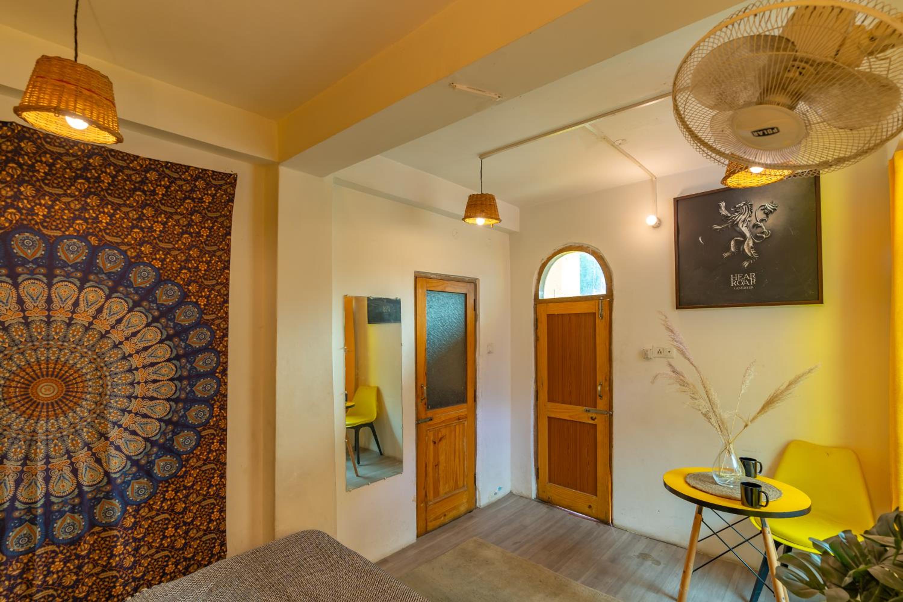Double or Twin Room with Private Bathroom - Photo 11