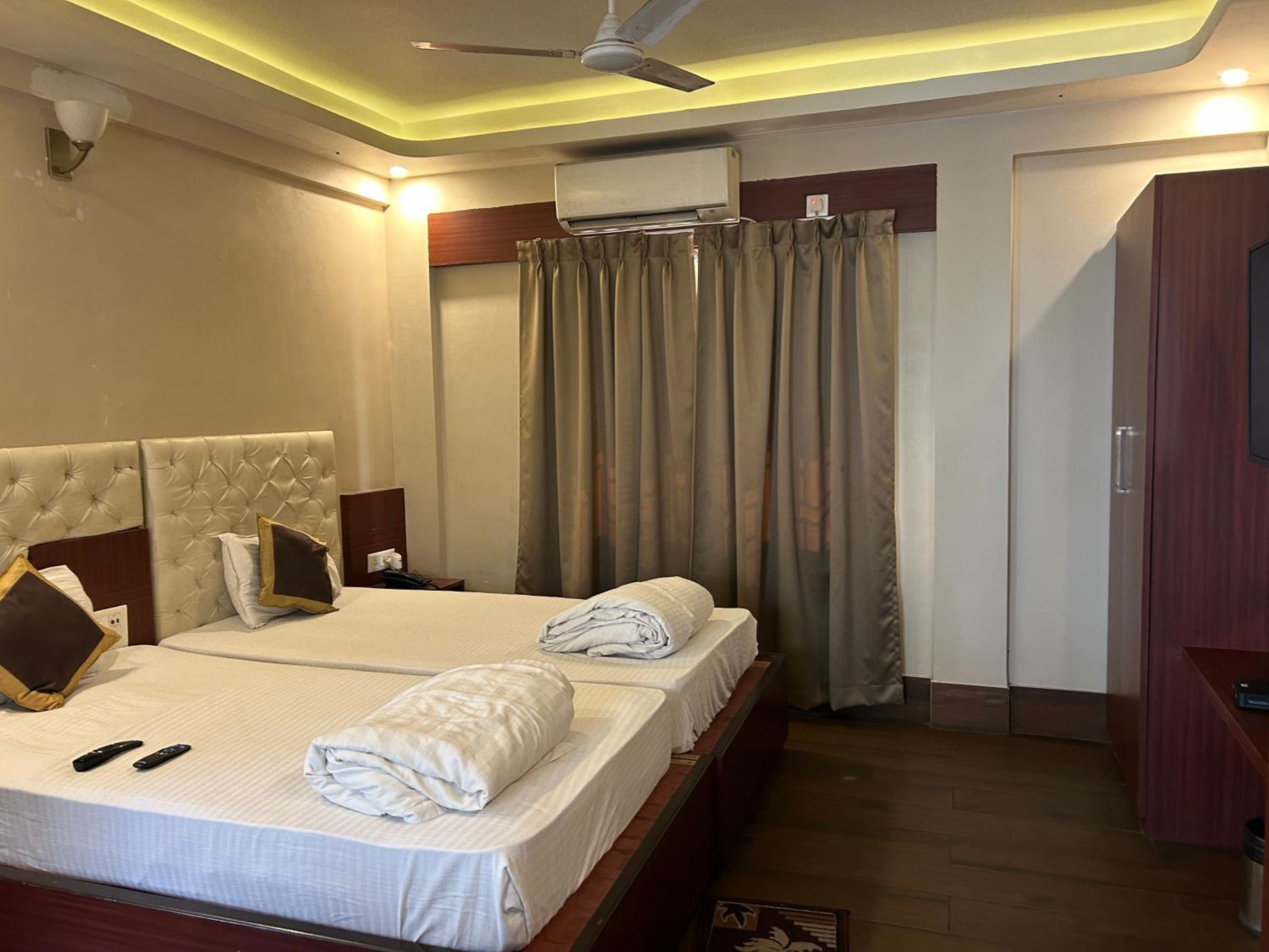 Superior King Room - Photo 9