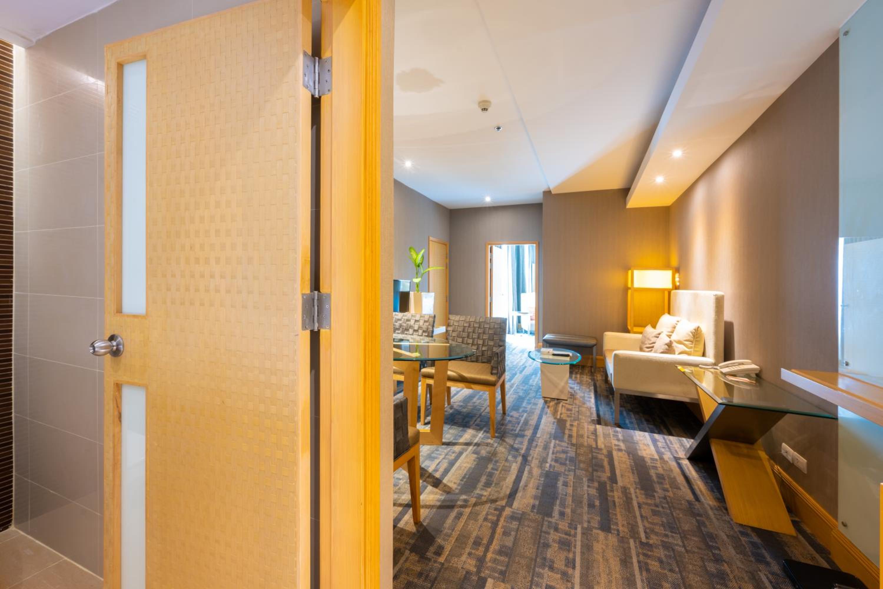 Premier Suite - Photo 2