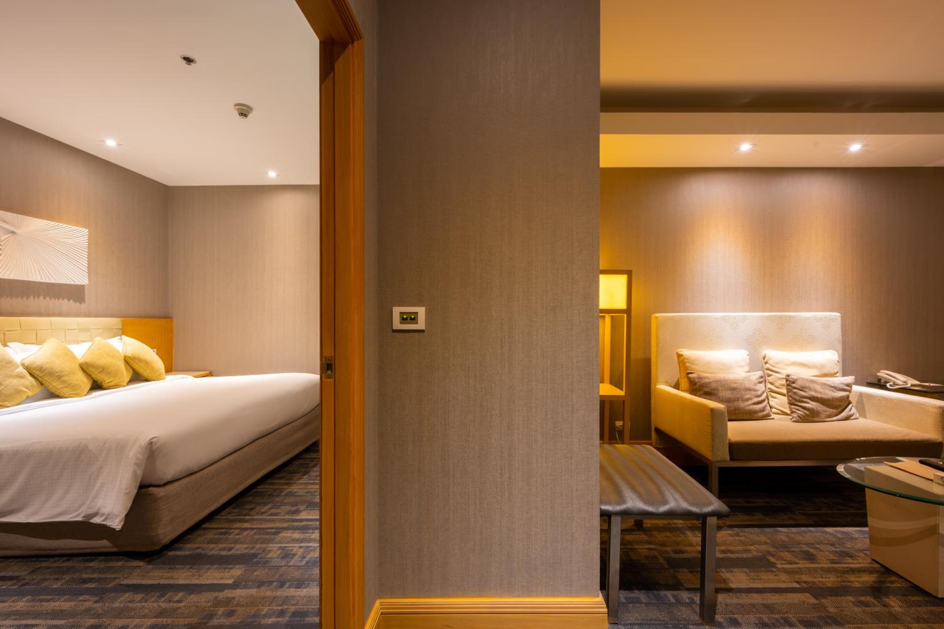 Premier Suite - Photo 3