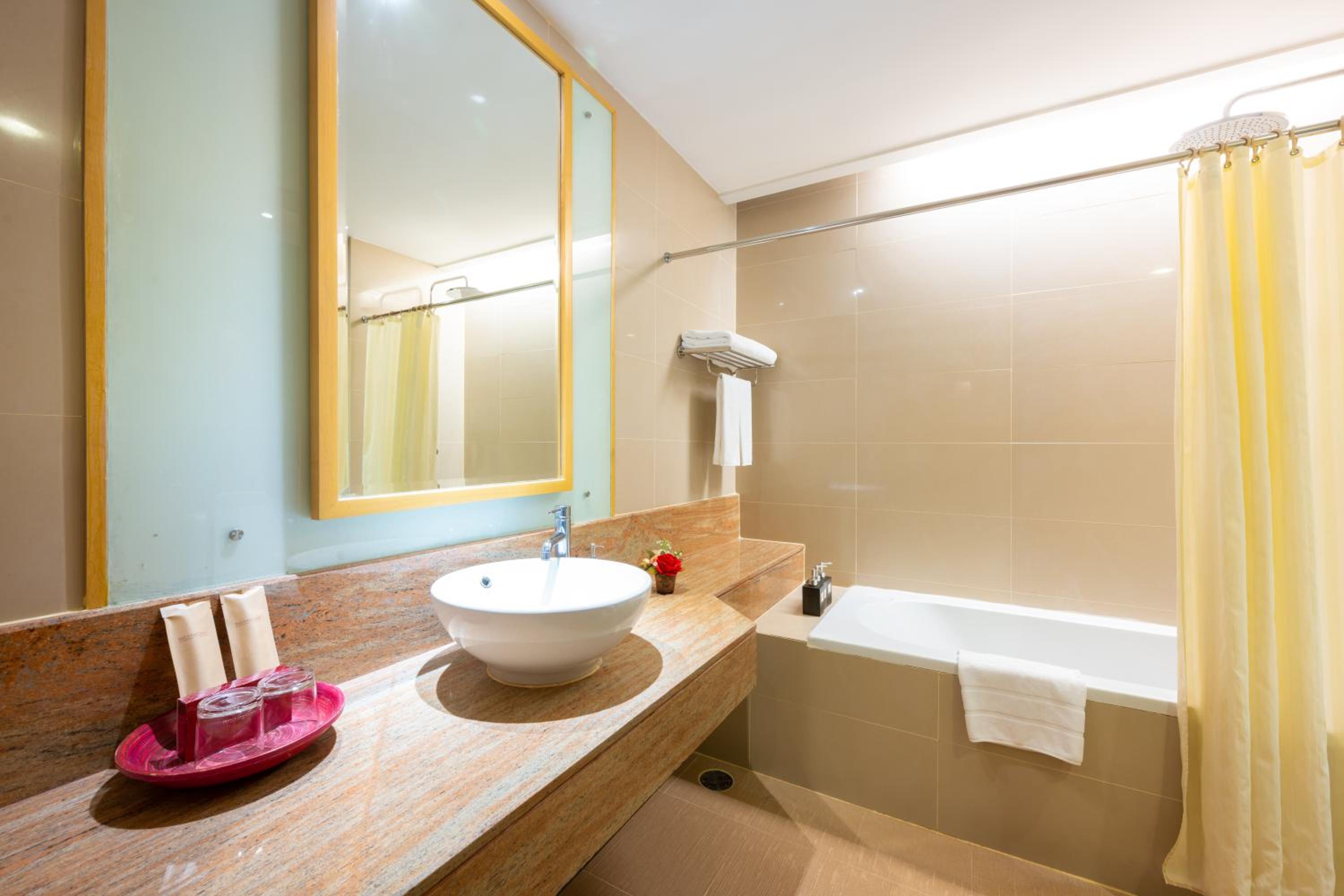 Premier Suite - Photo 8