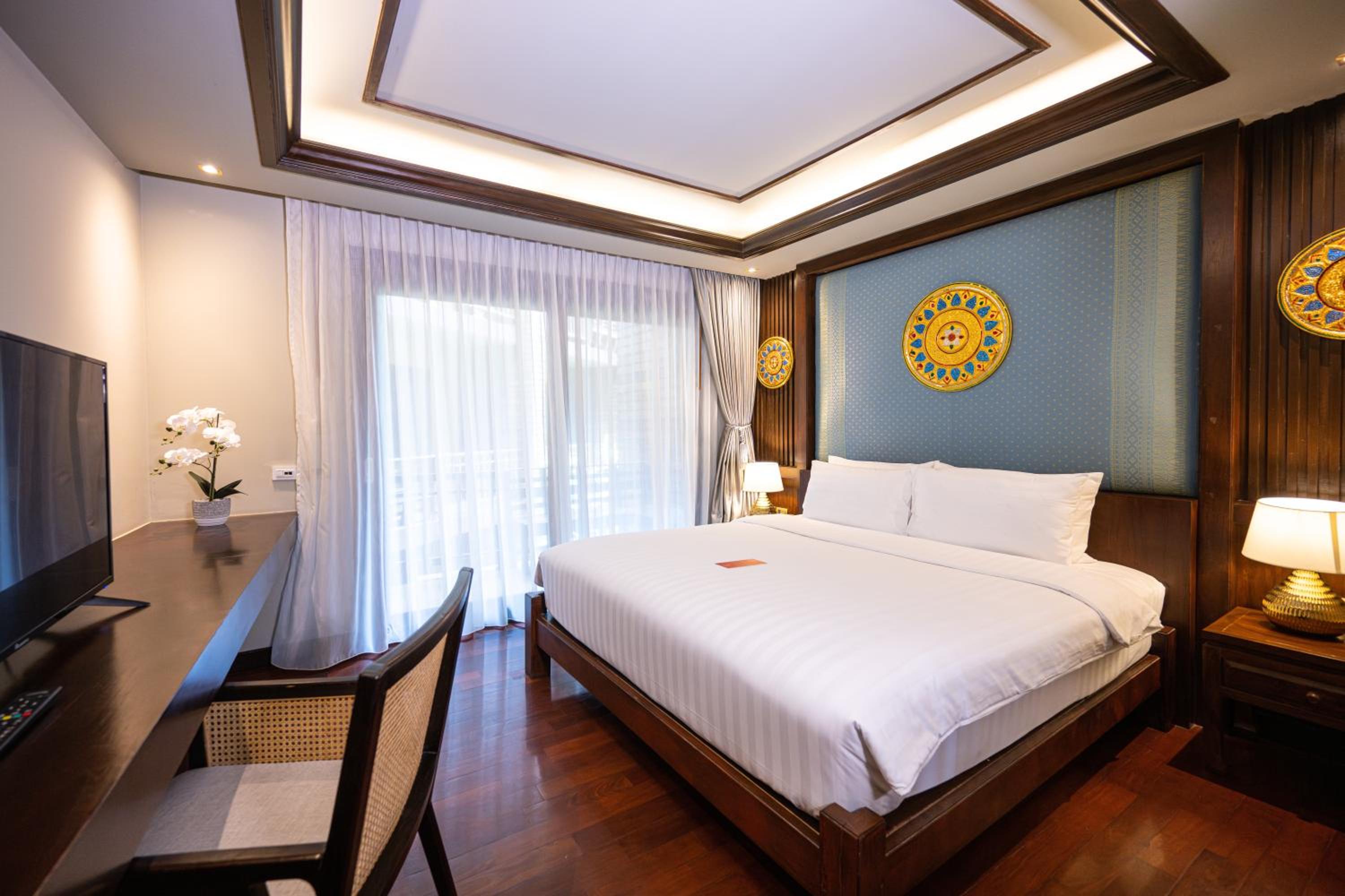 Deluxe Double Room - Photo 13