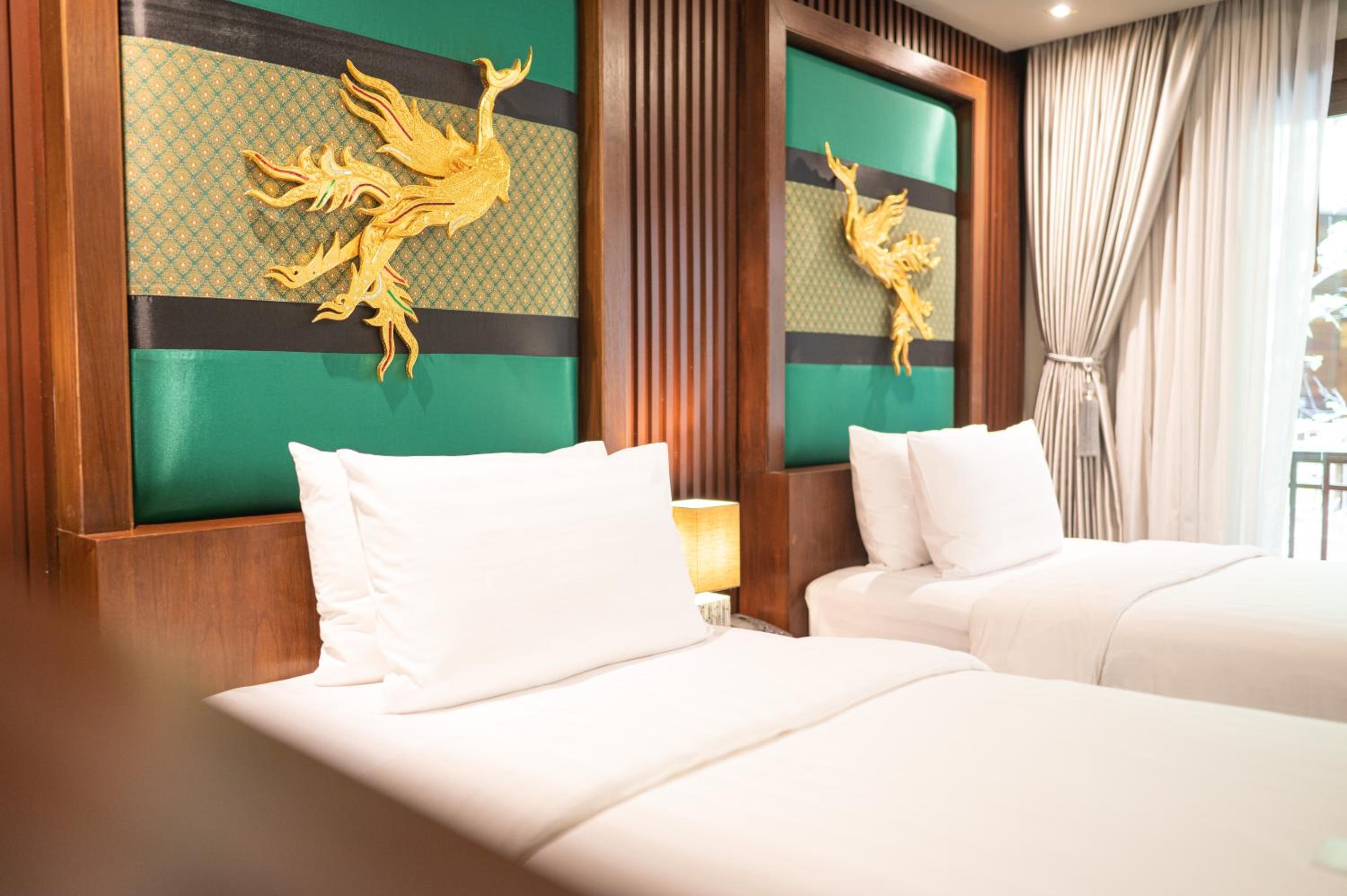 Deluxe Twin Room - Photo 11