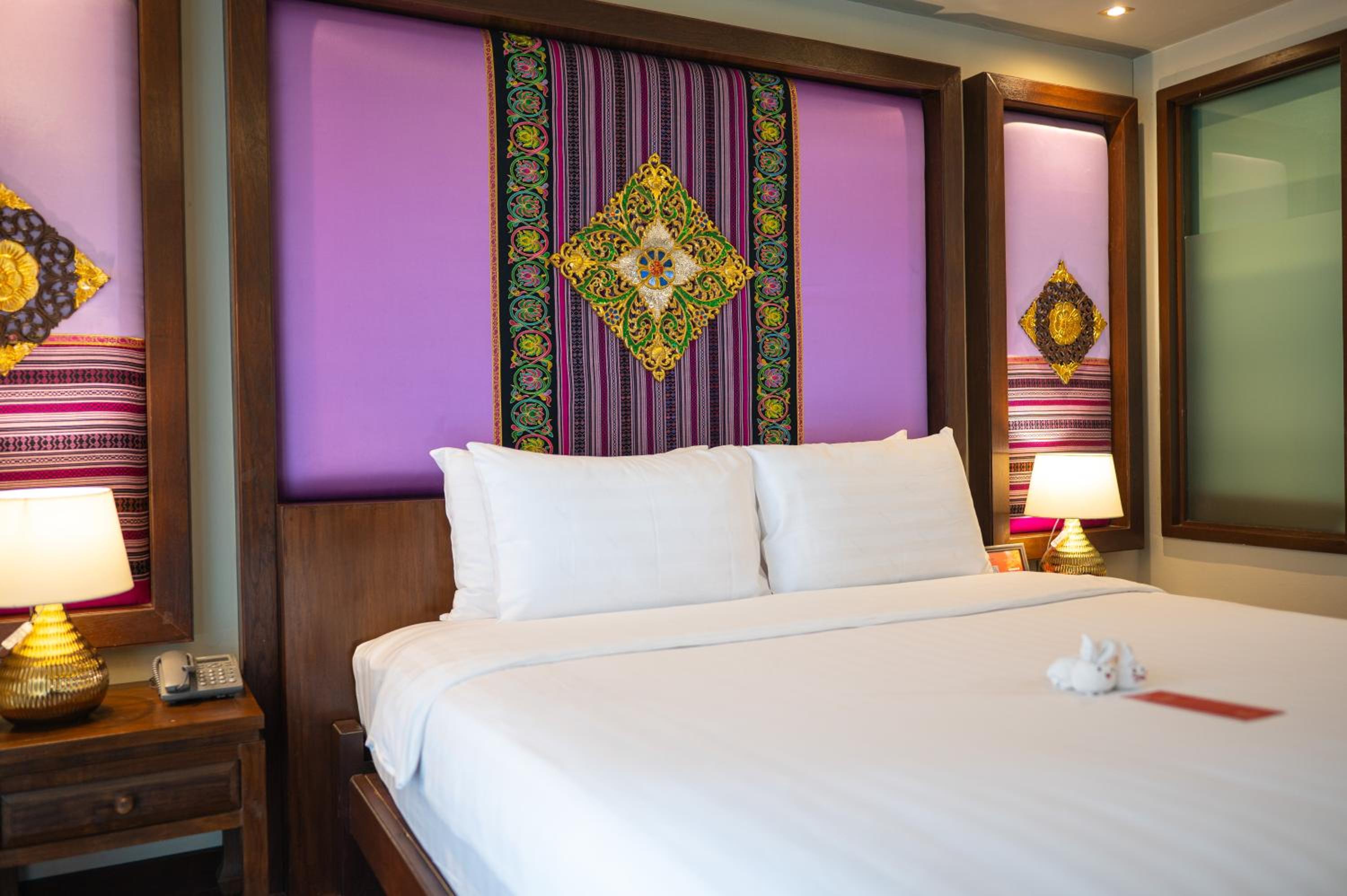 Deluxe Double Room with Bath - Photo 2