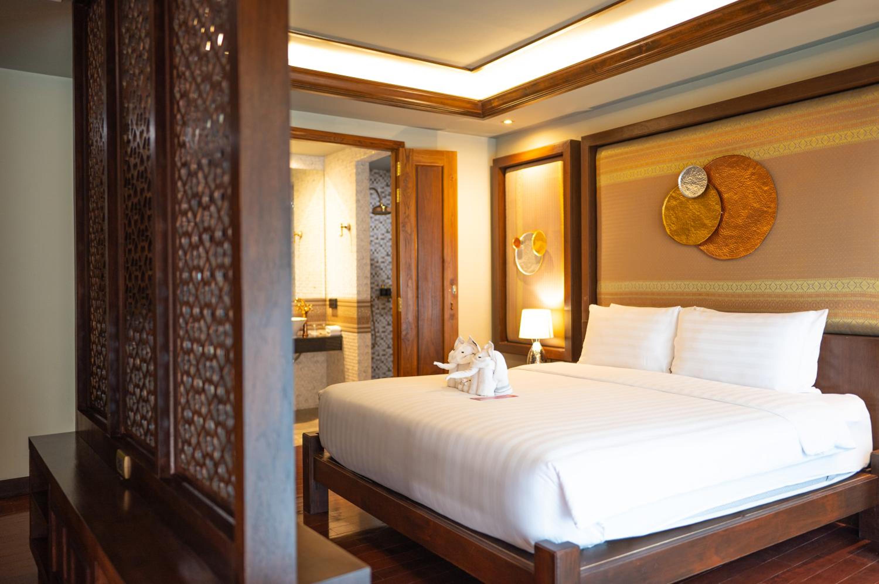 Executive Suite - Photo 15