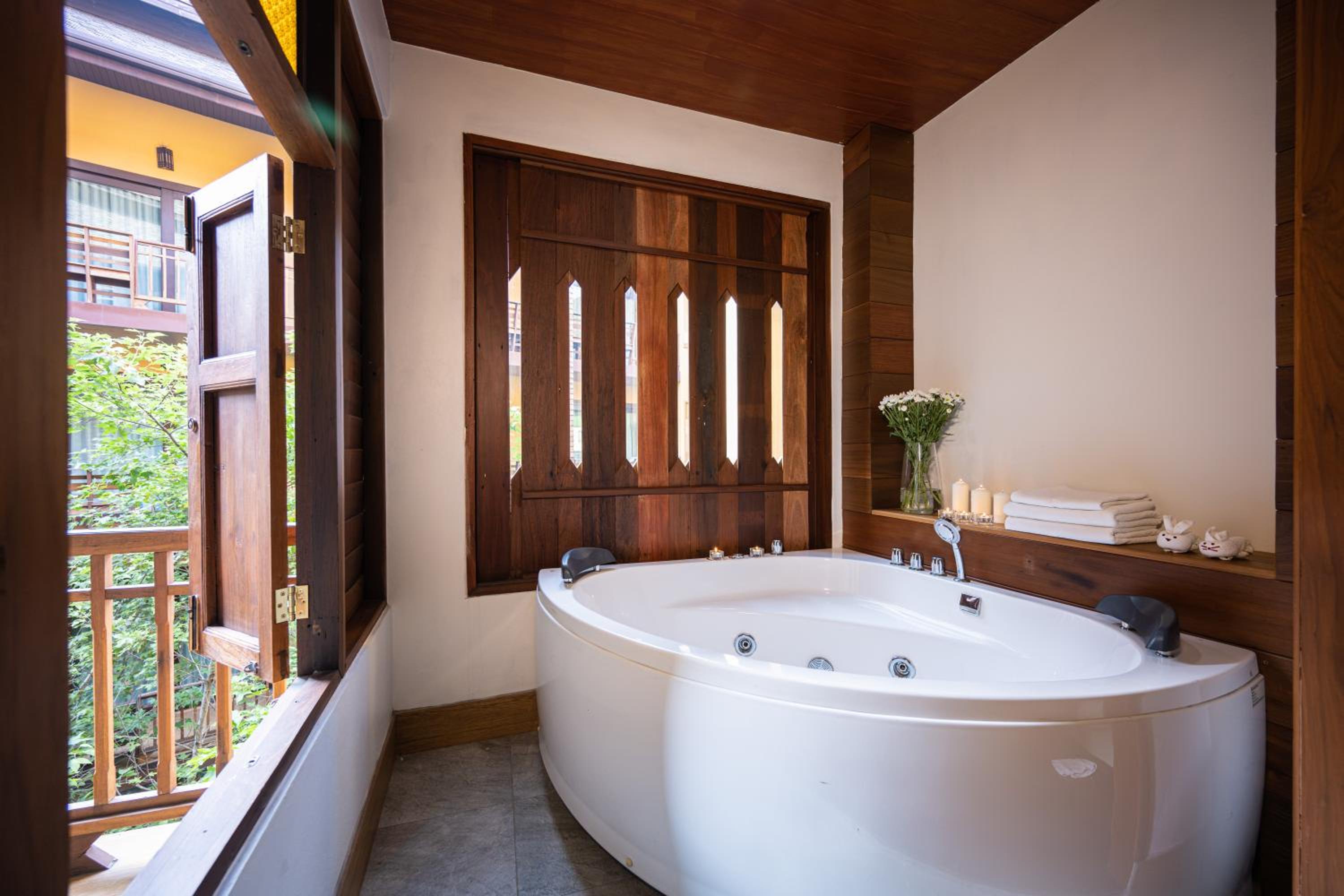 Executive Suite - Photo 21