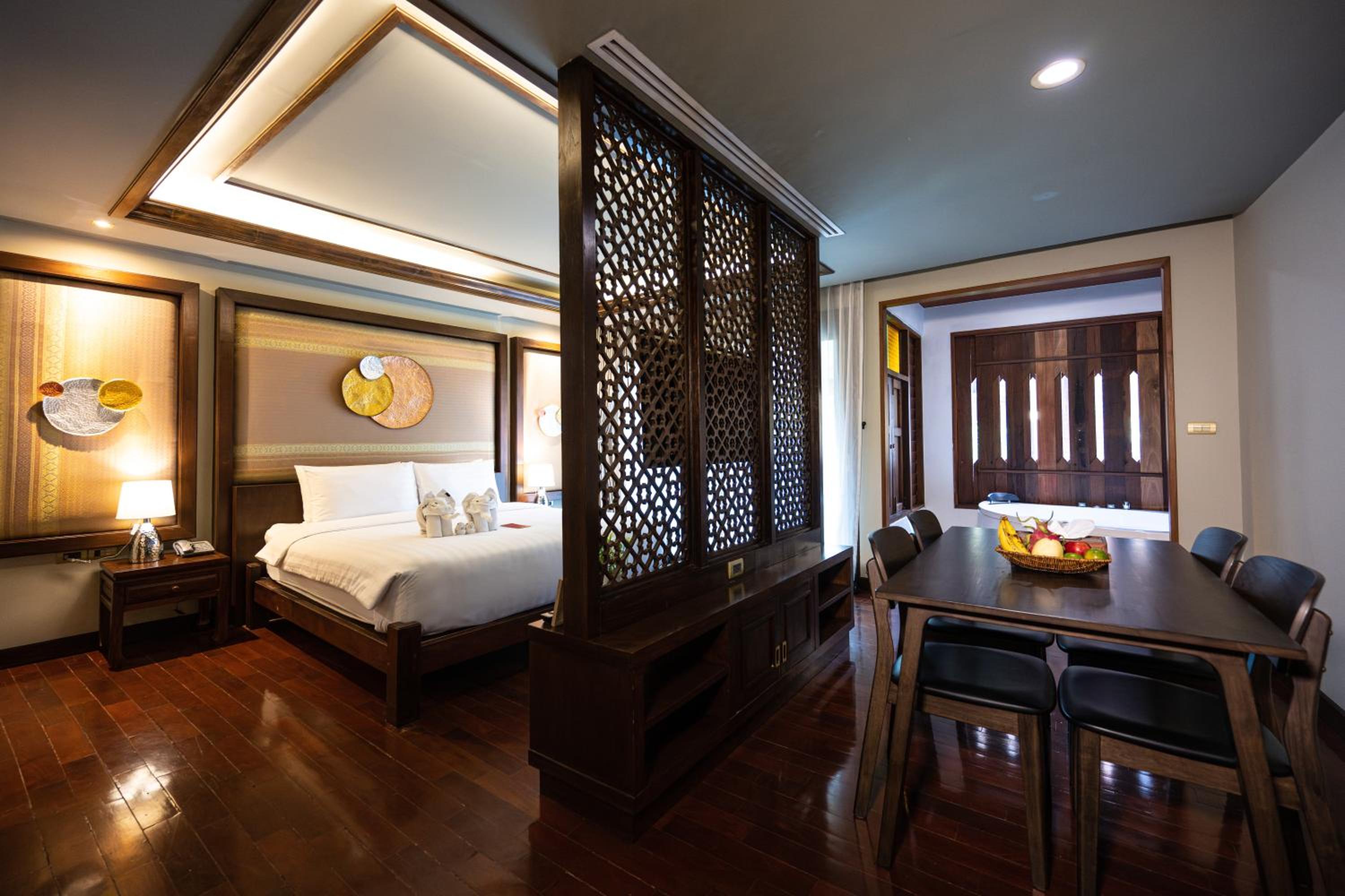 Executive Suite - Photo 22
