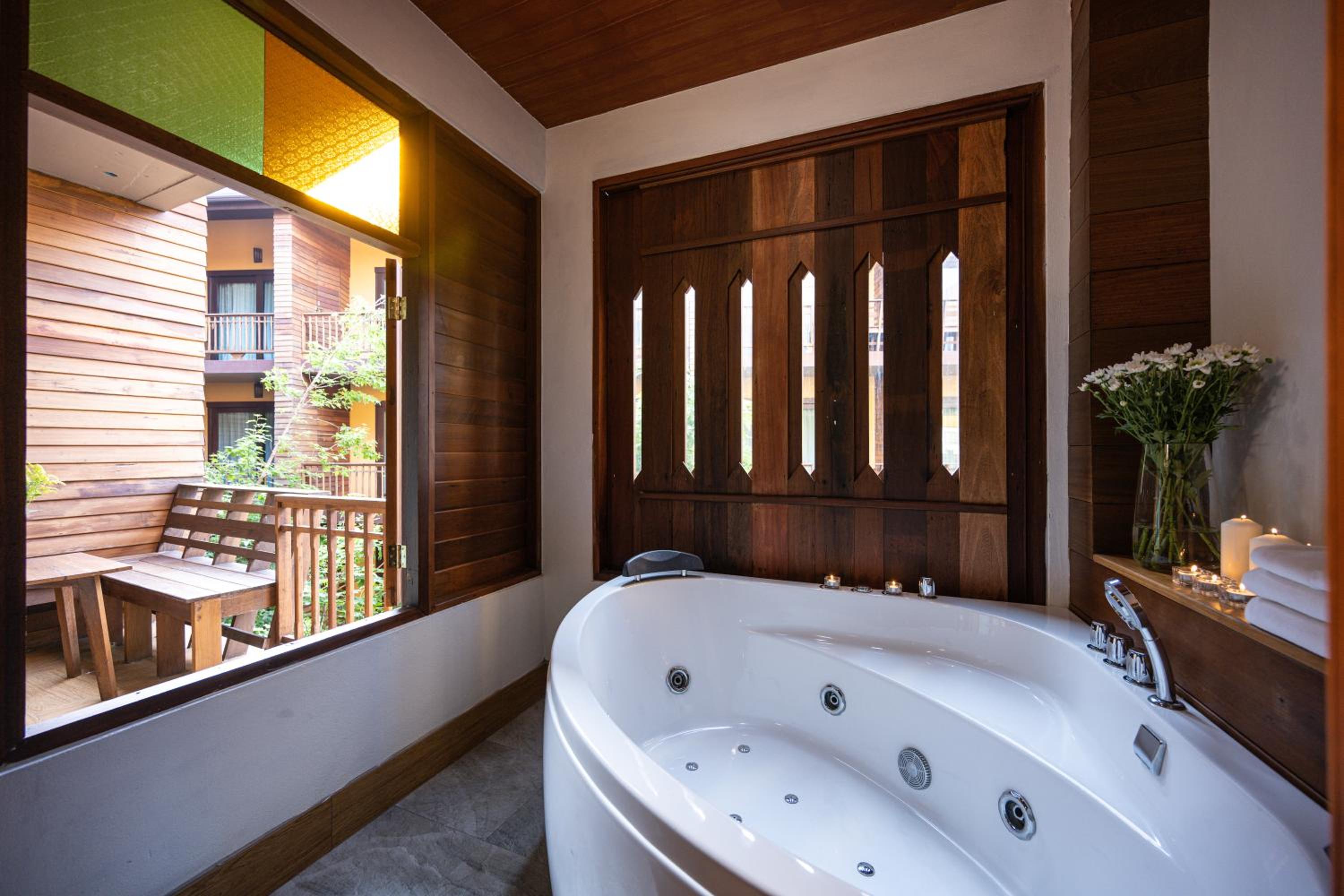 Executive Suite - Photo 19