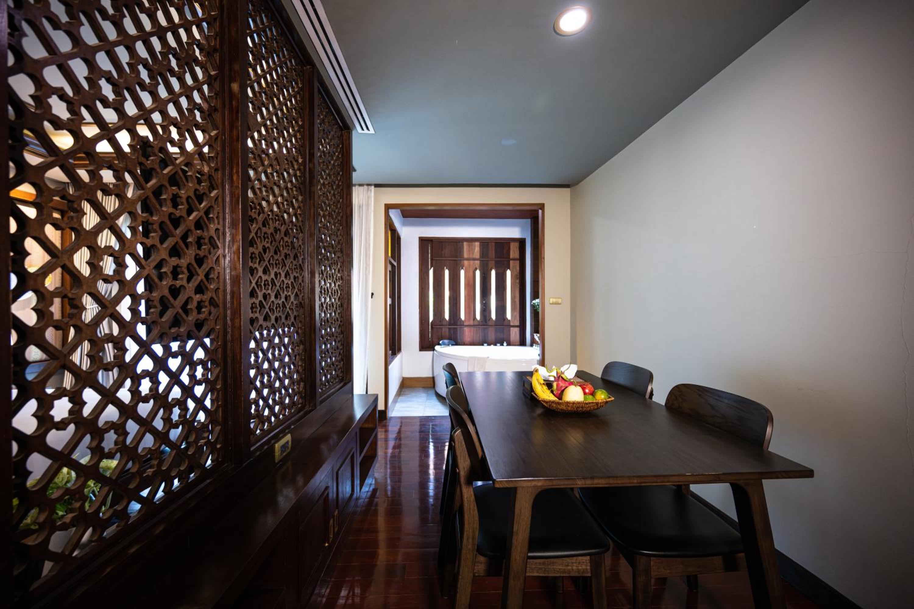 Executive Suite - Photo 20