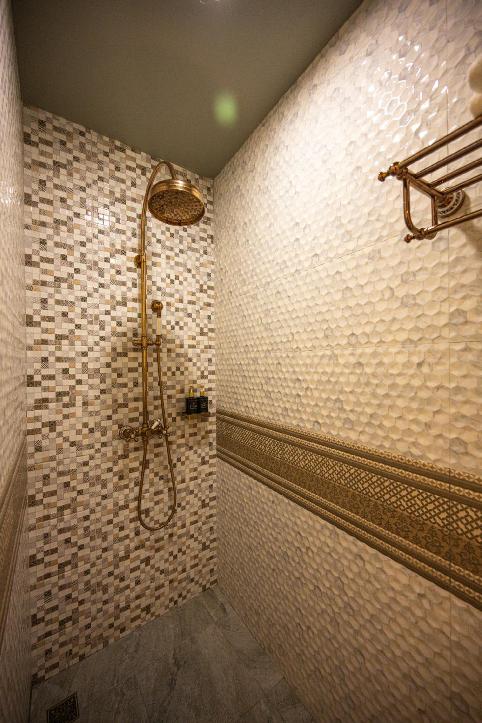 Executive Suite - Photo 24