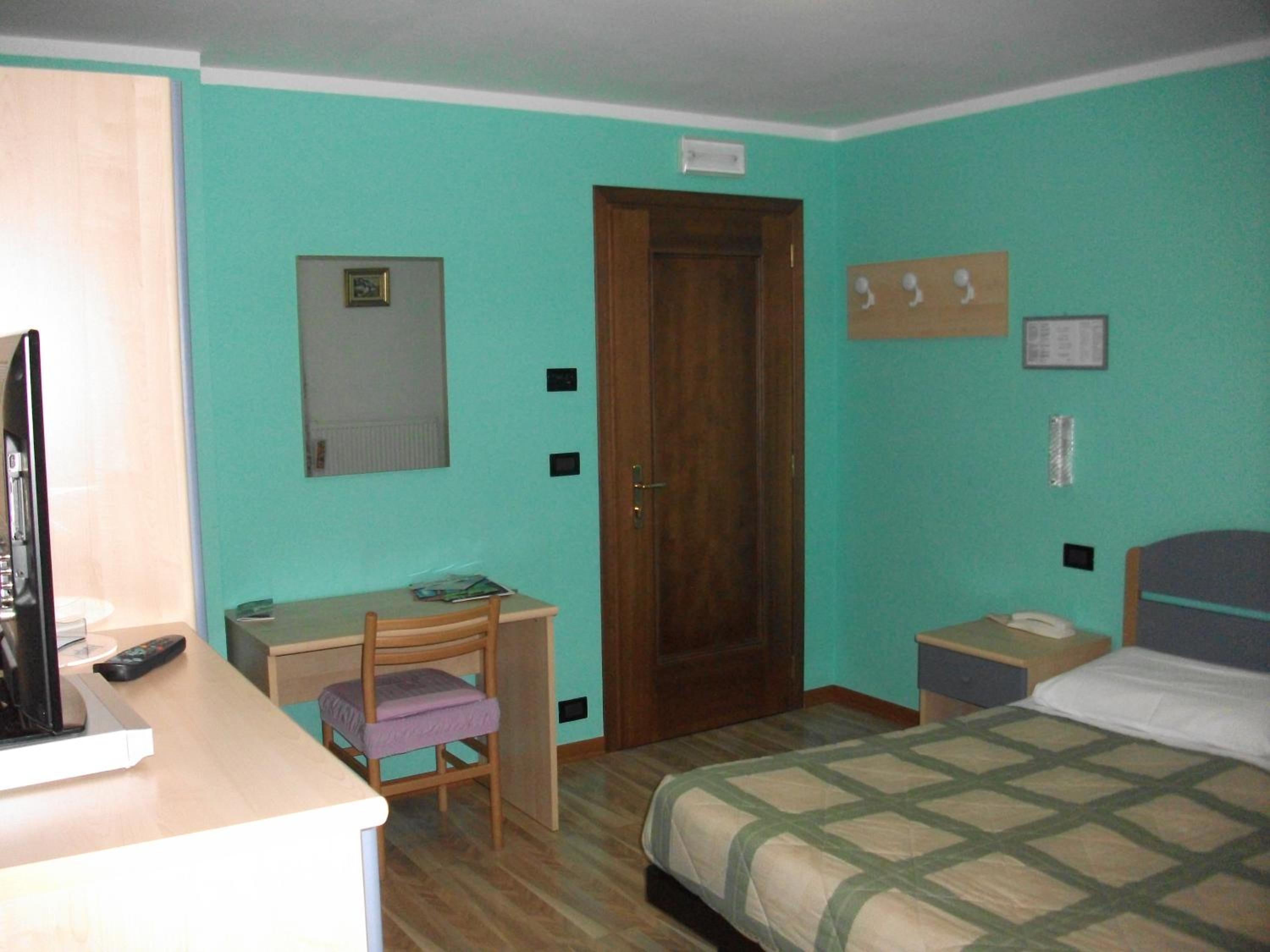 Double or Twin Room - Photo 5