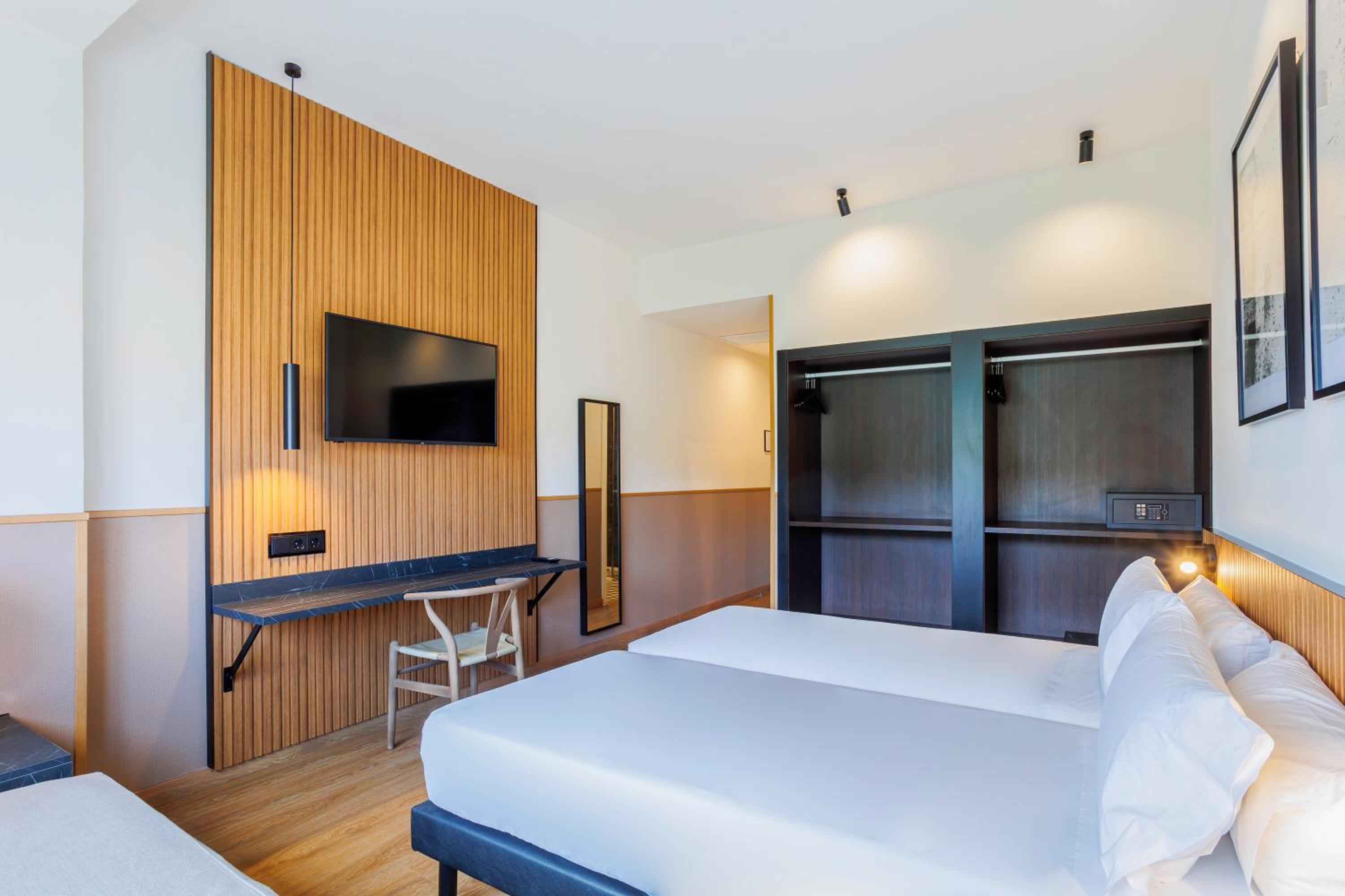 Standard Triple Room - Photo 8