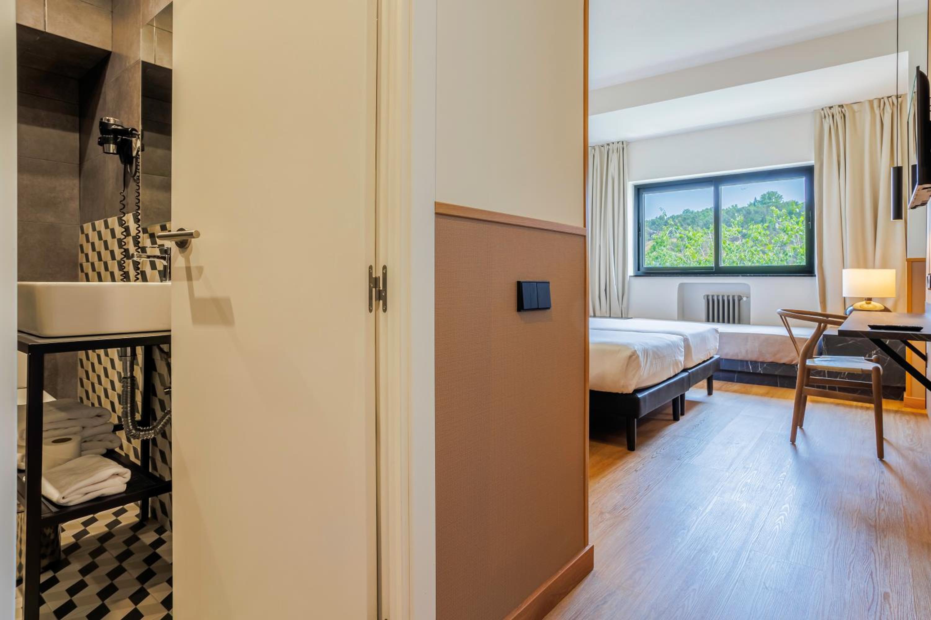 Standard Triple Room - Photo 5