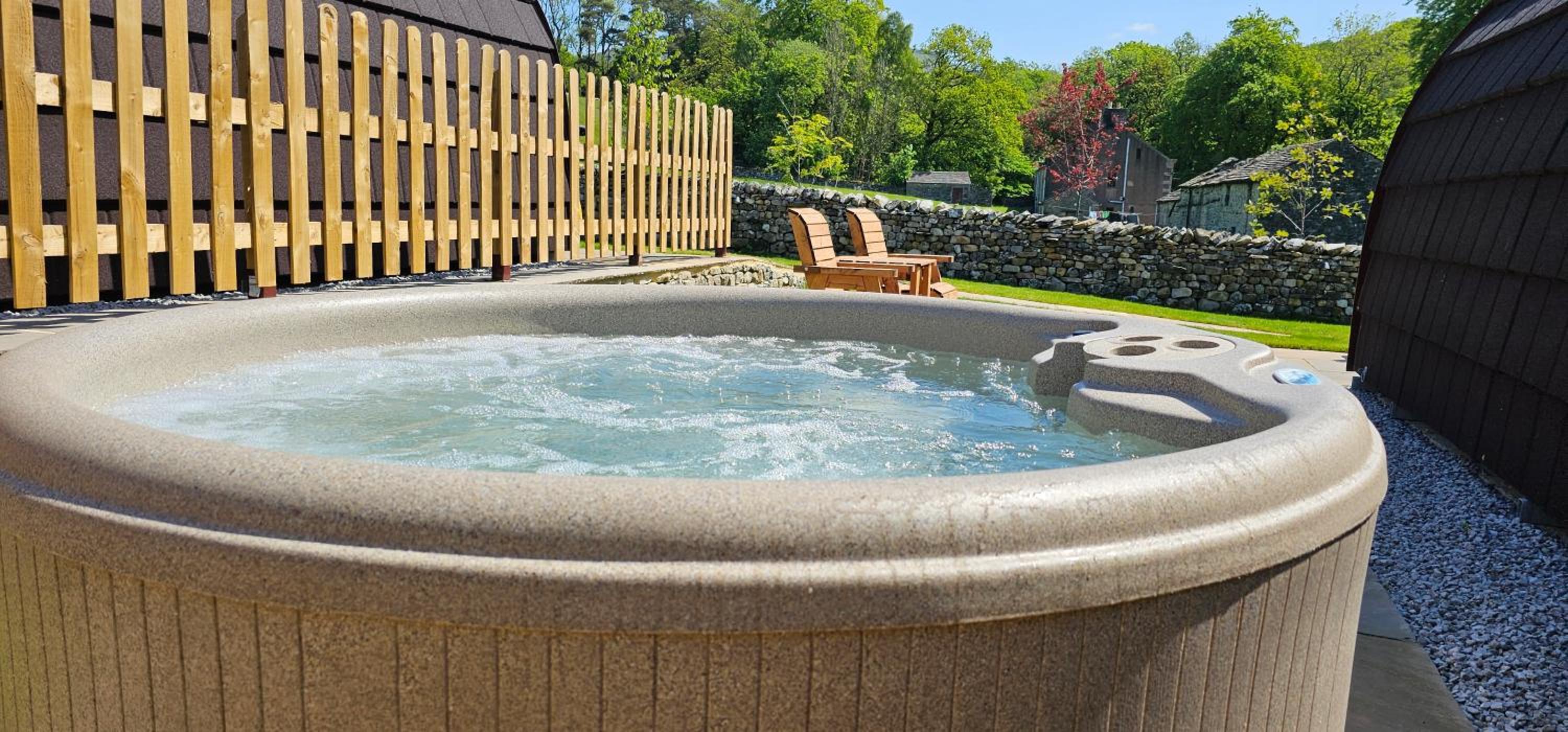 Double Room with Patio and Hot Tub (Malhamdale)