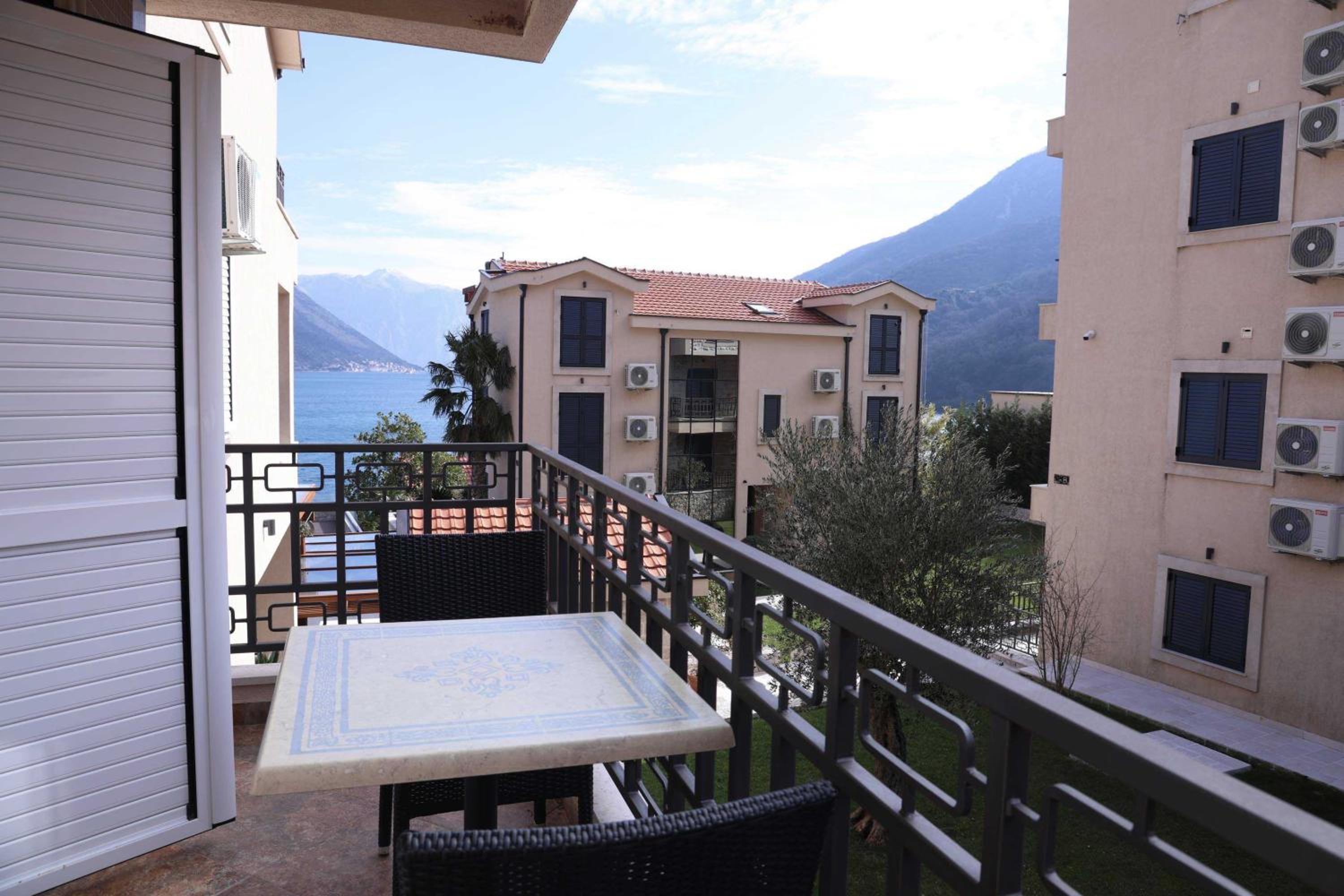 Standard Studio with Balcony and Side Sea View (2 adults) photo 1