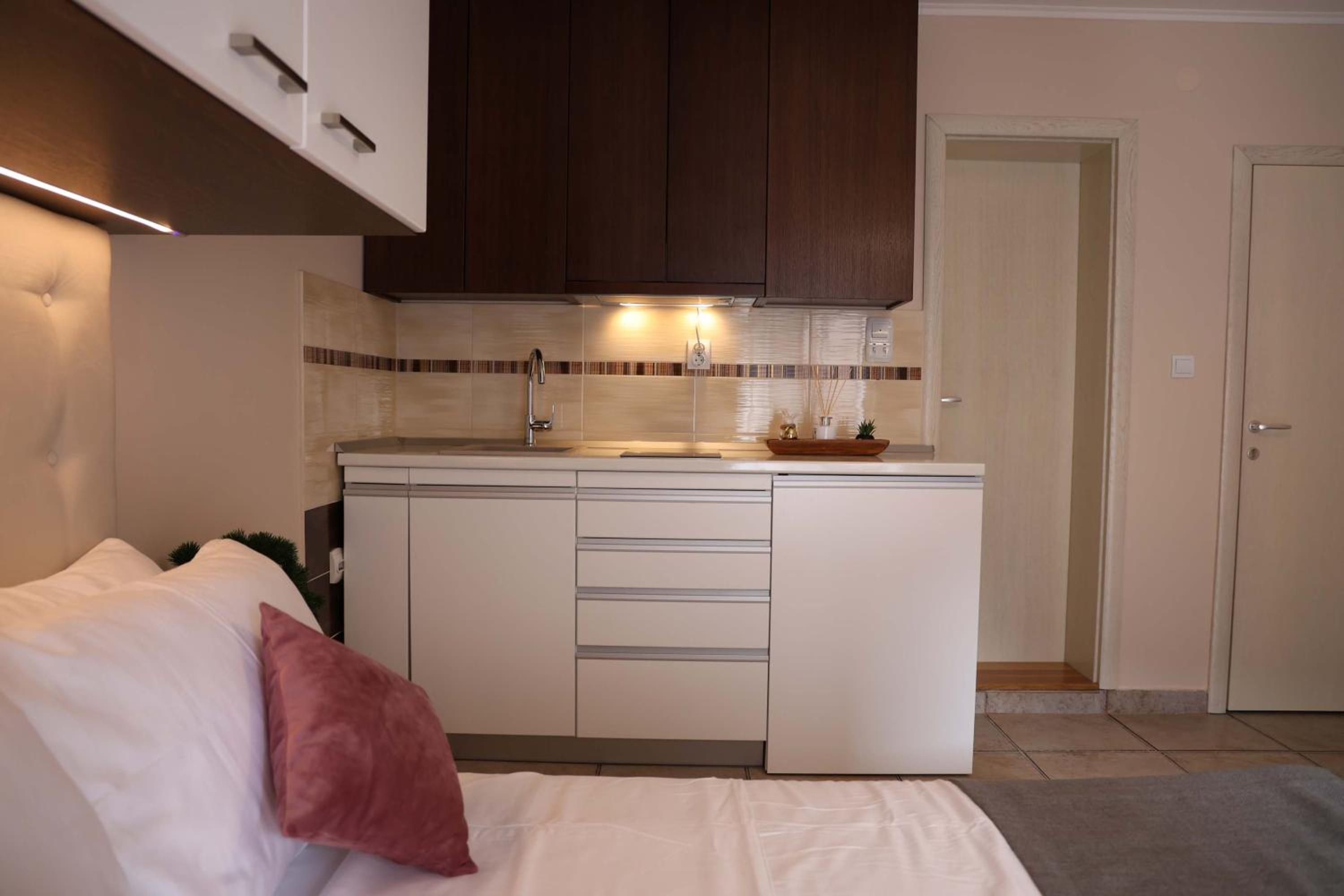 Standard Studio with Balcony and Side Sea View (2 adults) photo 2
