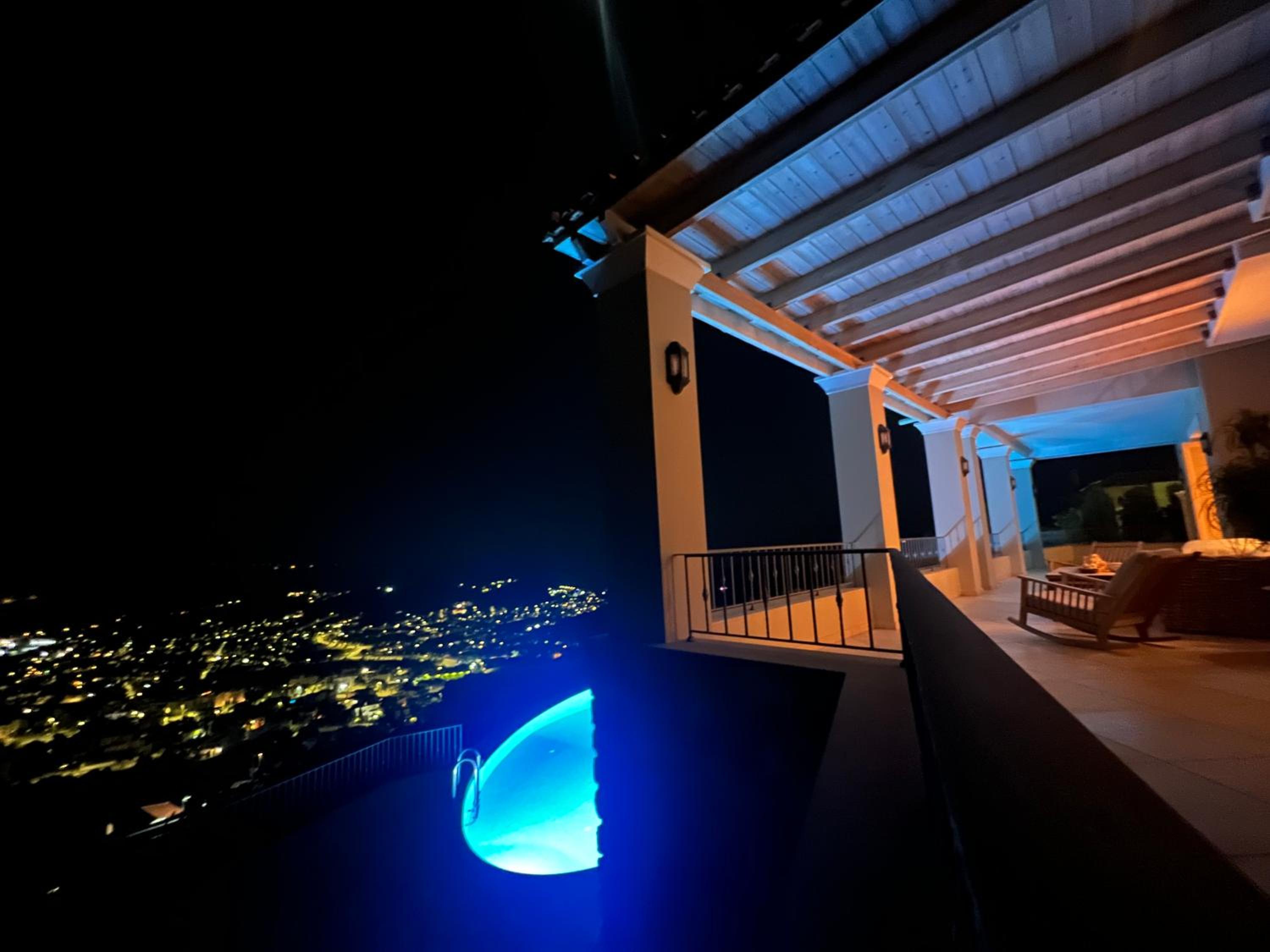 Deluxe Villa photo 2
