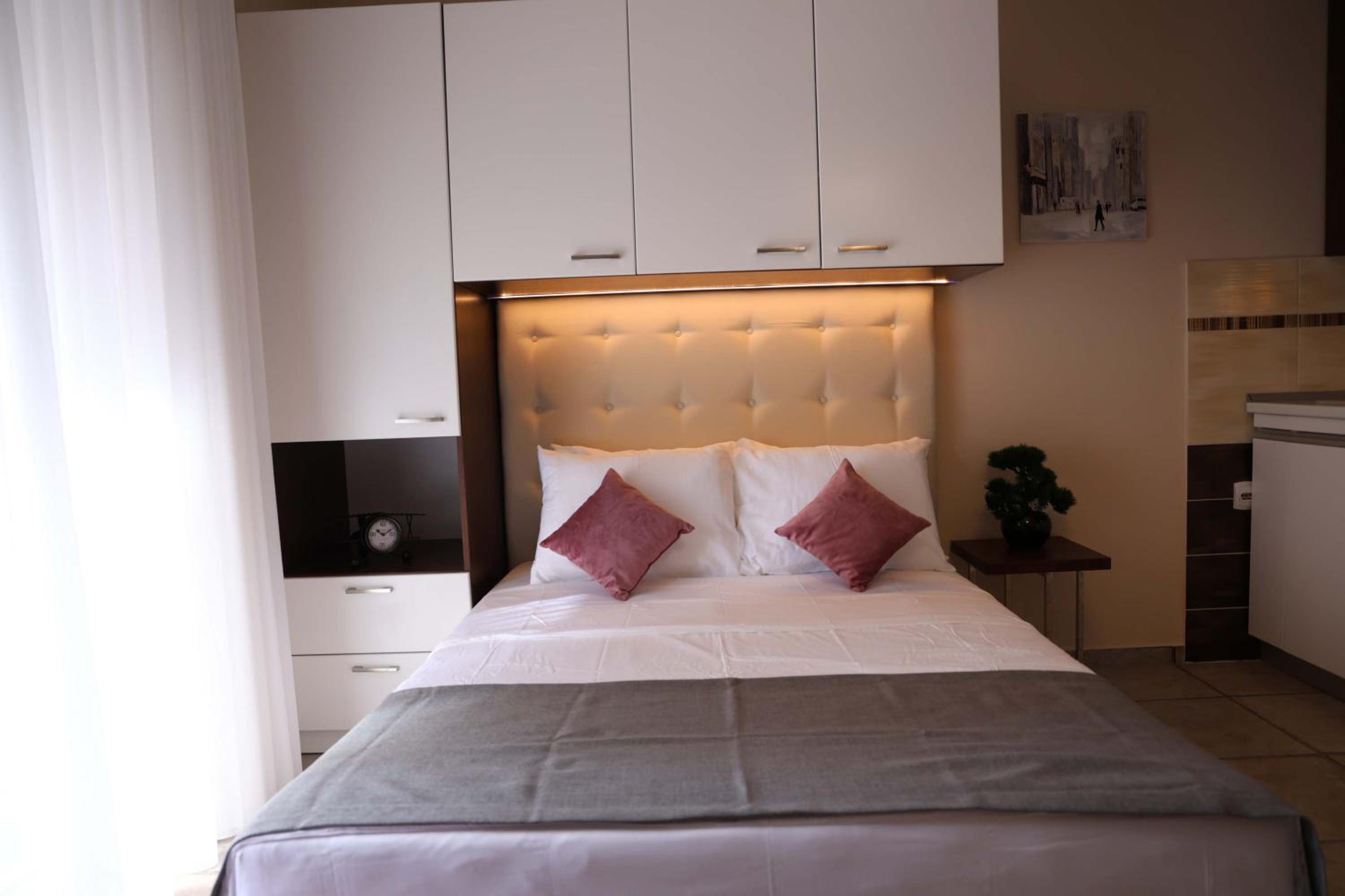 Standard Studio with Balcony and Side Sea View (2 adults) photo 3