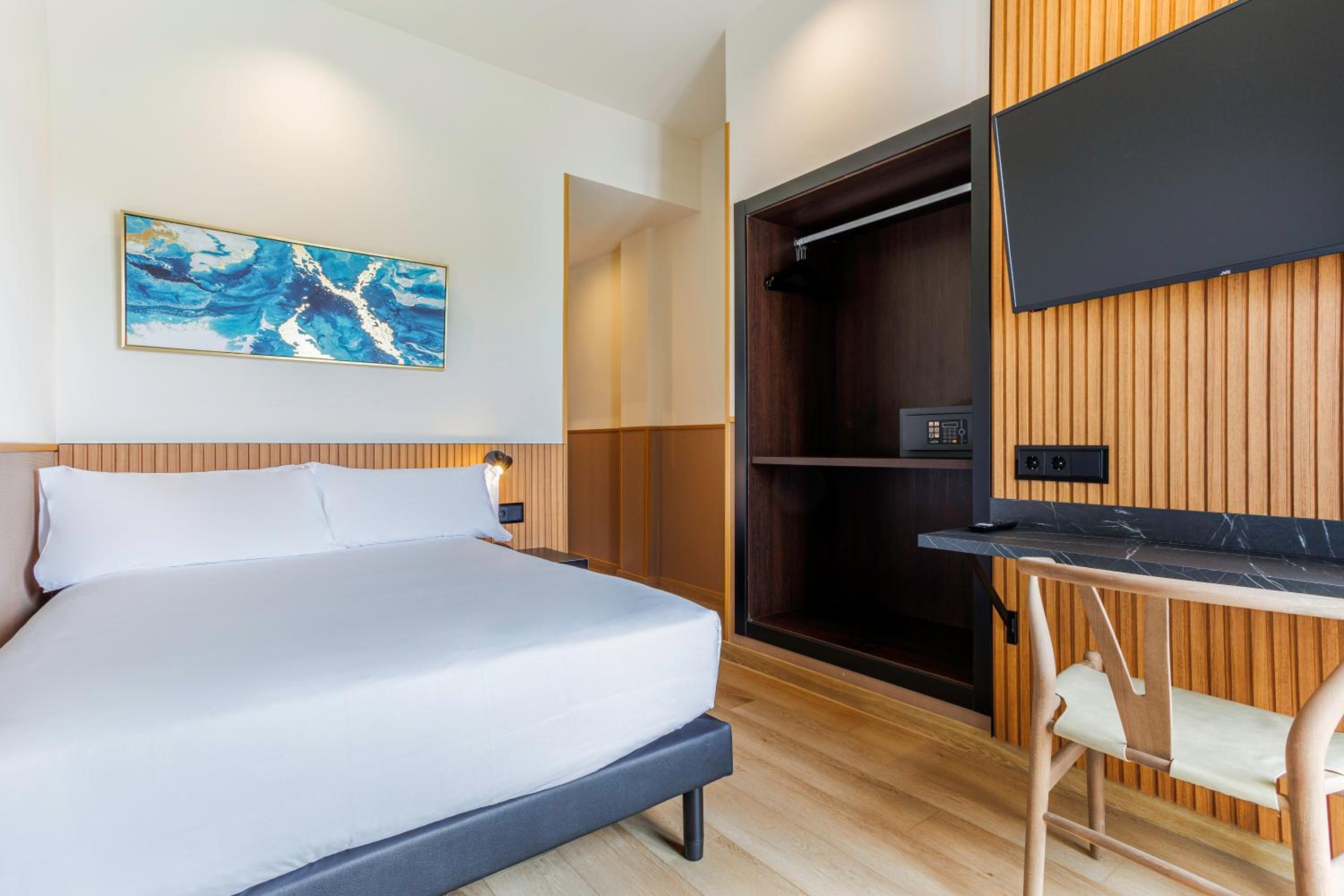 Small Double Room - Photo 1