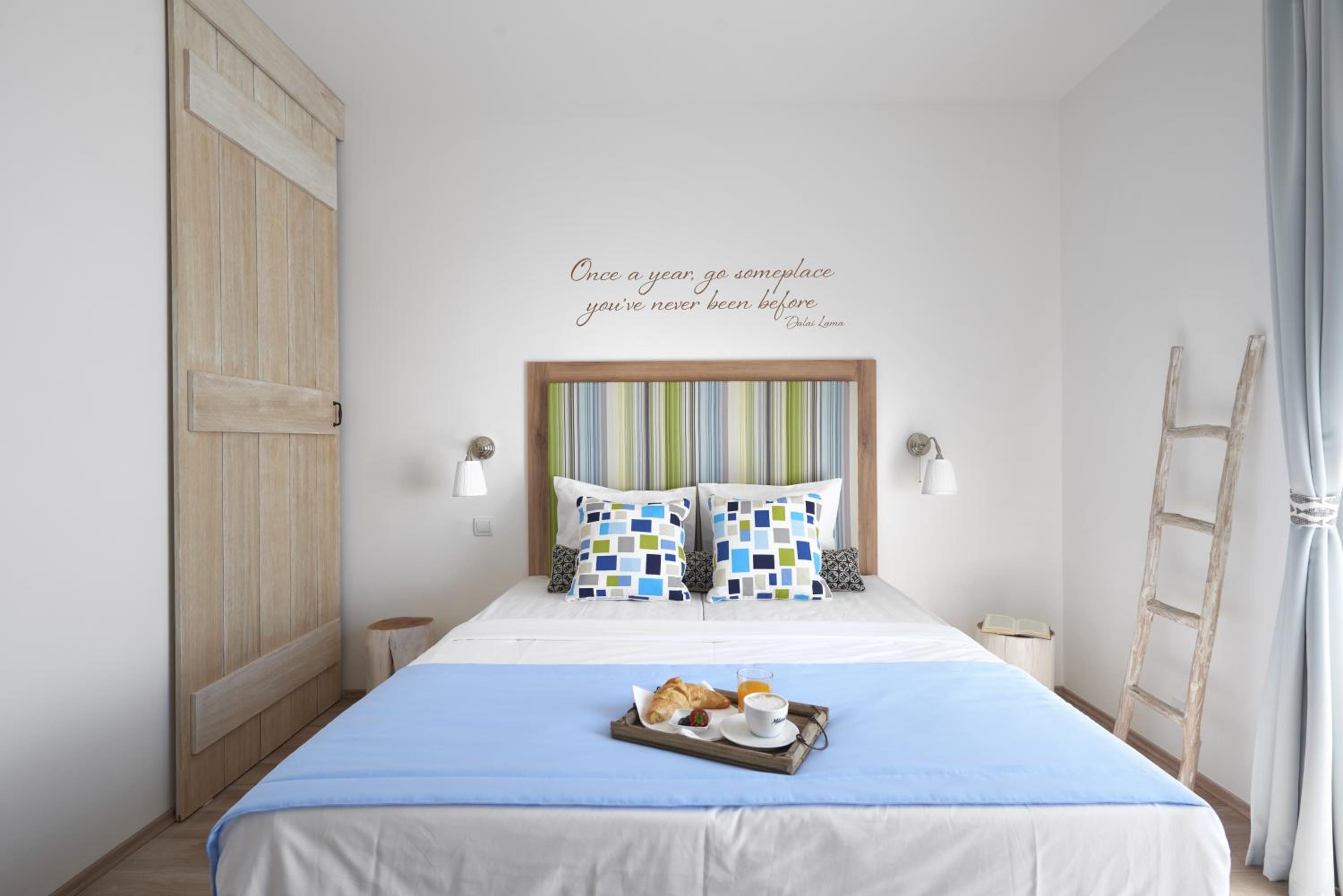 Deluxe Double or Twin Room with Lake View photo 2