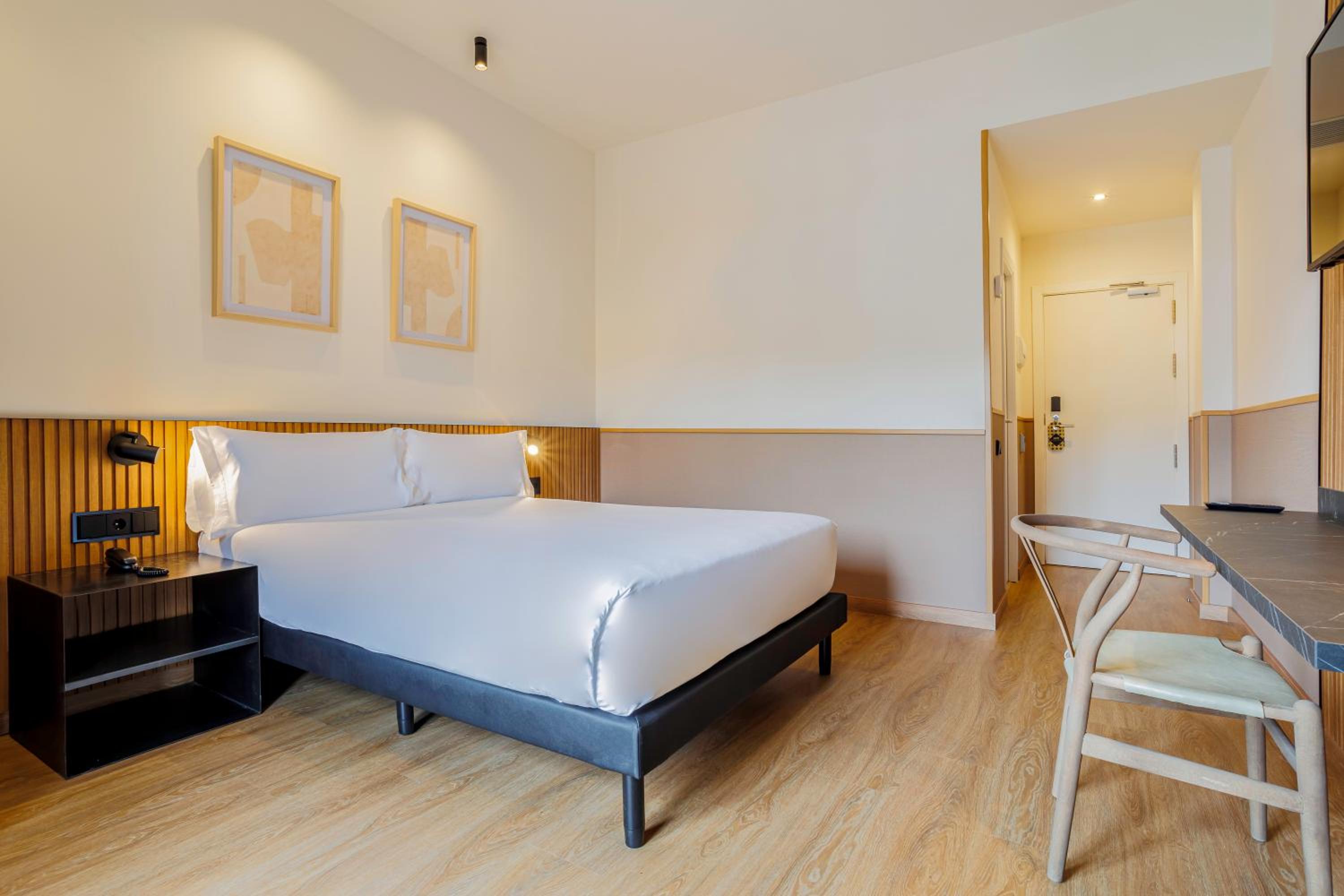 Standard Double Room - Photo 4