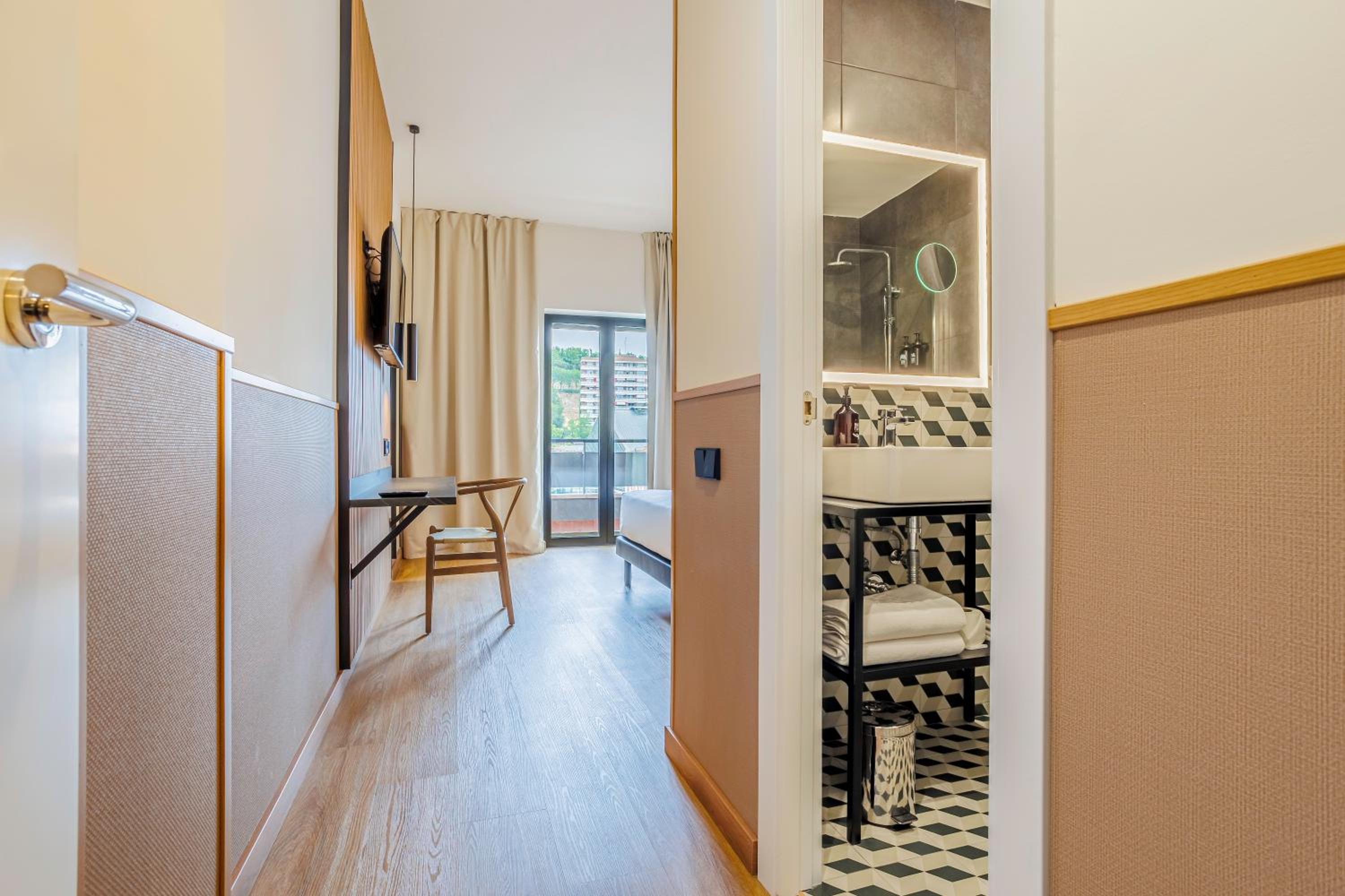 Superior Double Room - Photo 4