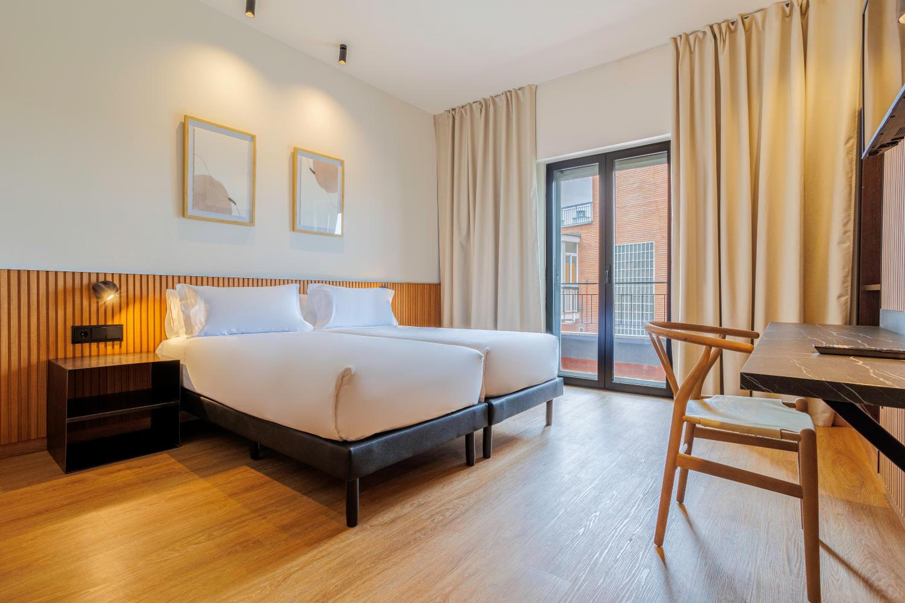 Standard Double Room - Photo 1