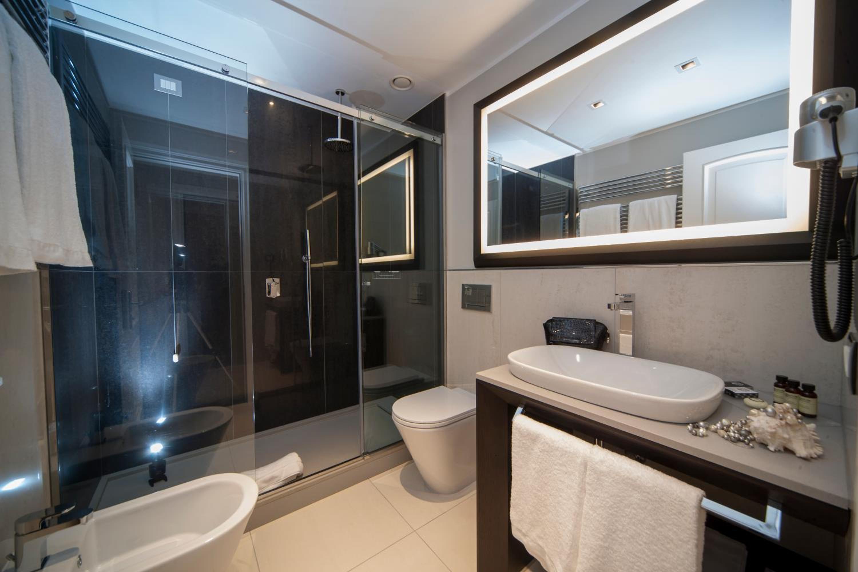 Classic Double or Twin Room - Photo 7