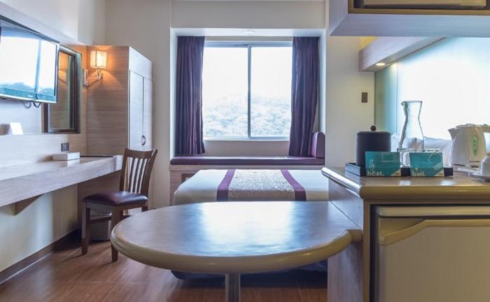 Queen Suite - Mobility Access/Non-Smoking photo 3