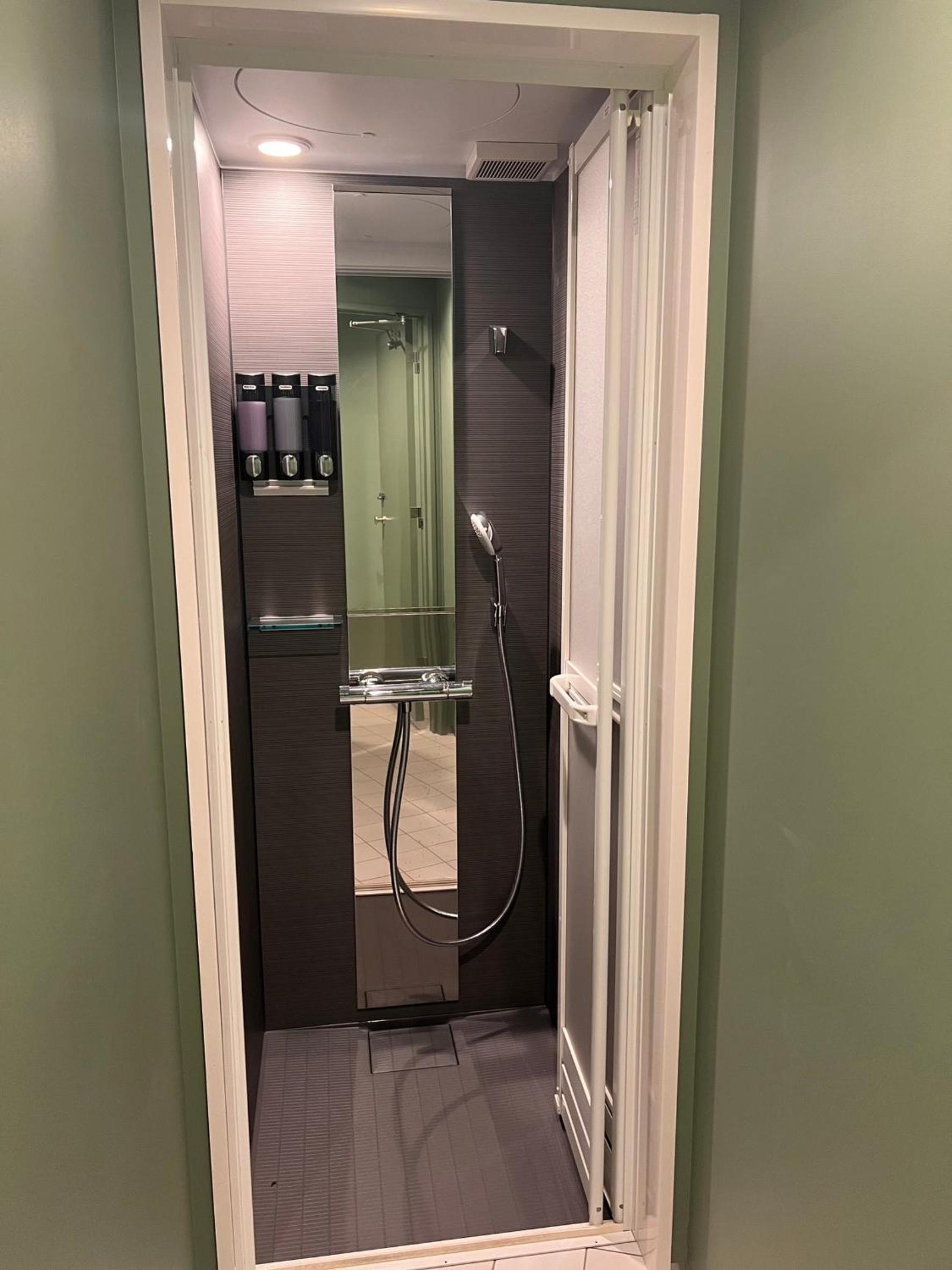 Female-only floor Capsule Room photo 2