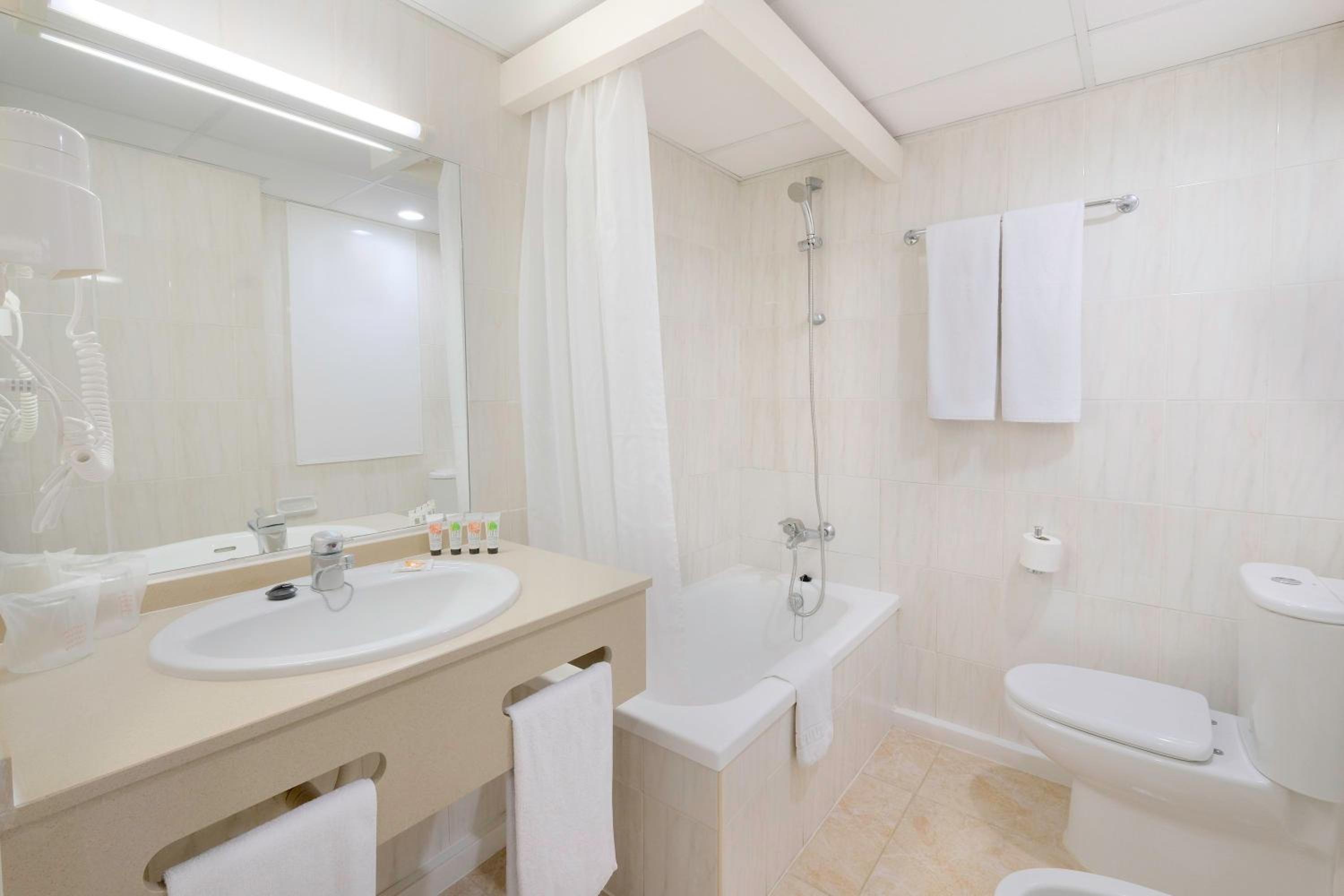Double Room - Photo 10