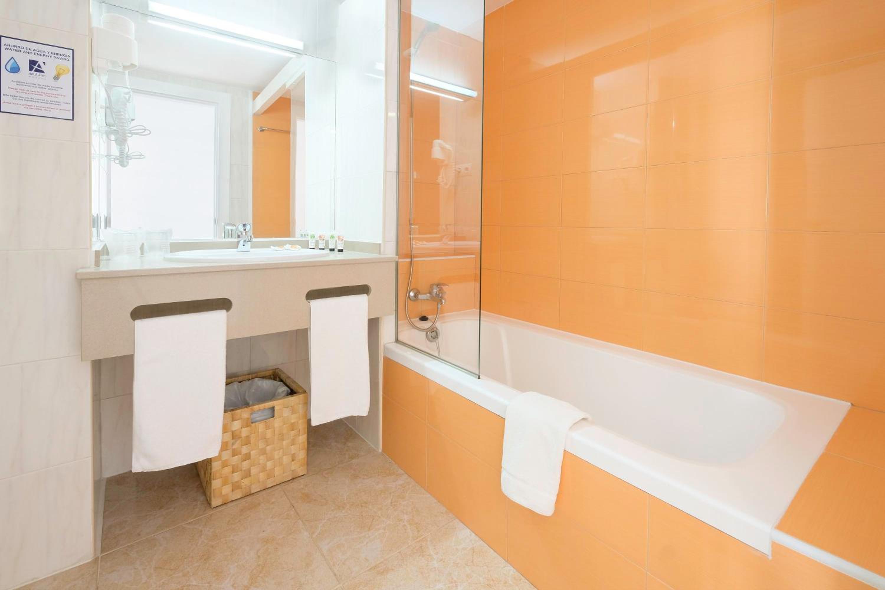 Double Room - Photo 11