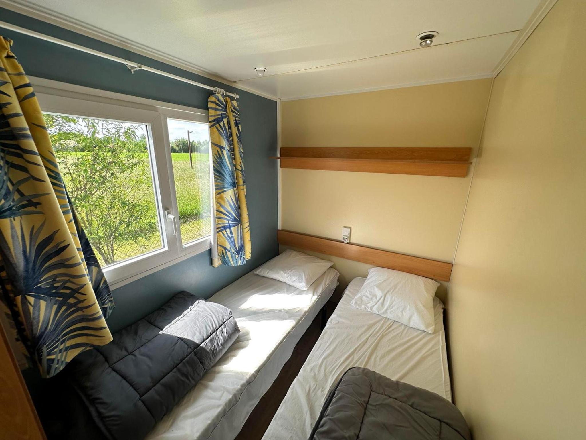 Mobile Home - Photo 5