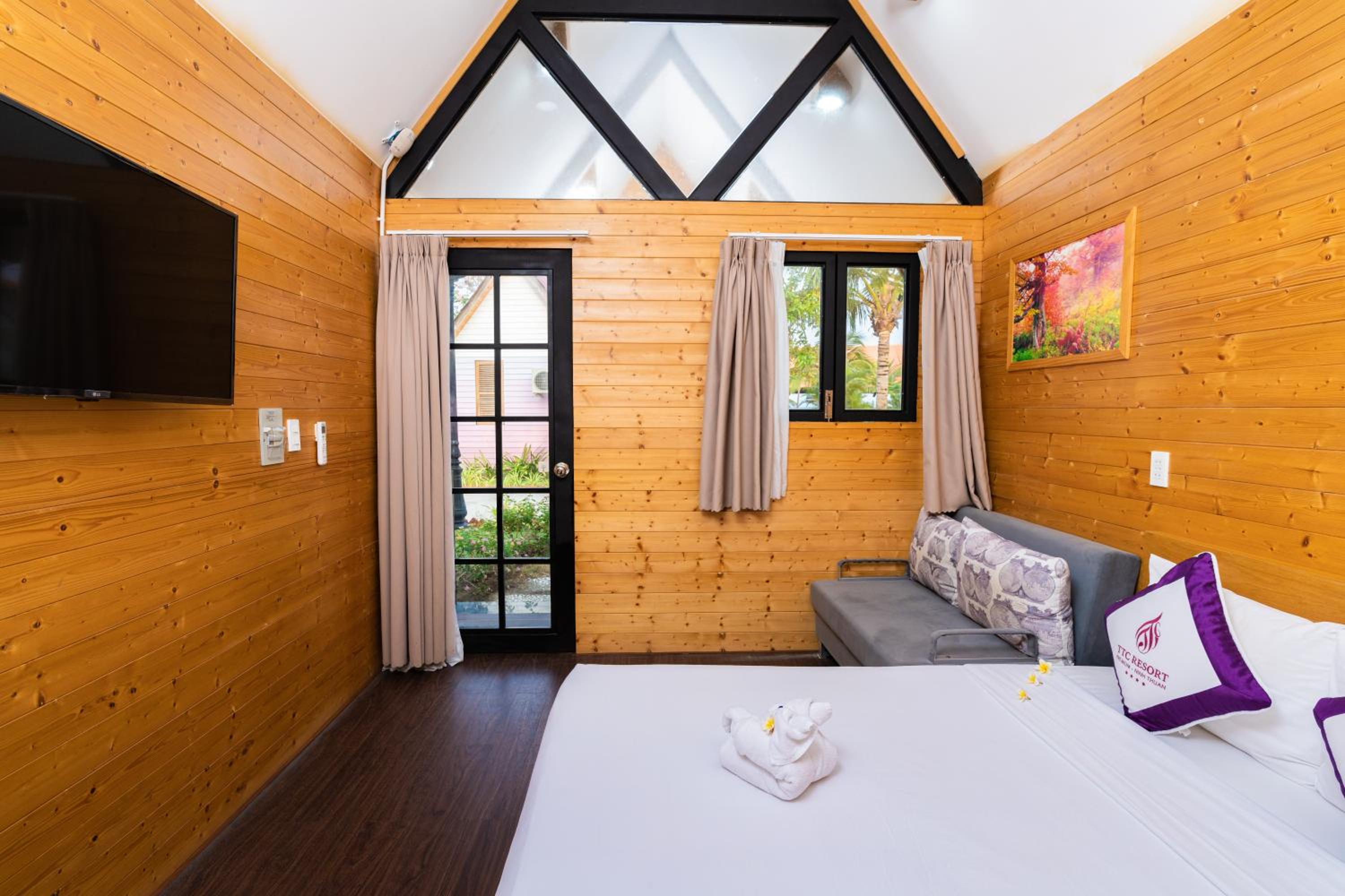Wooden Bungalow with Garden View - Photo 2