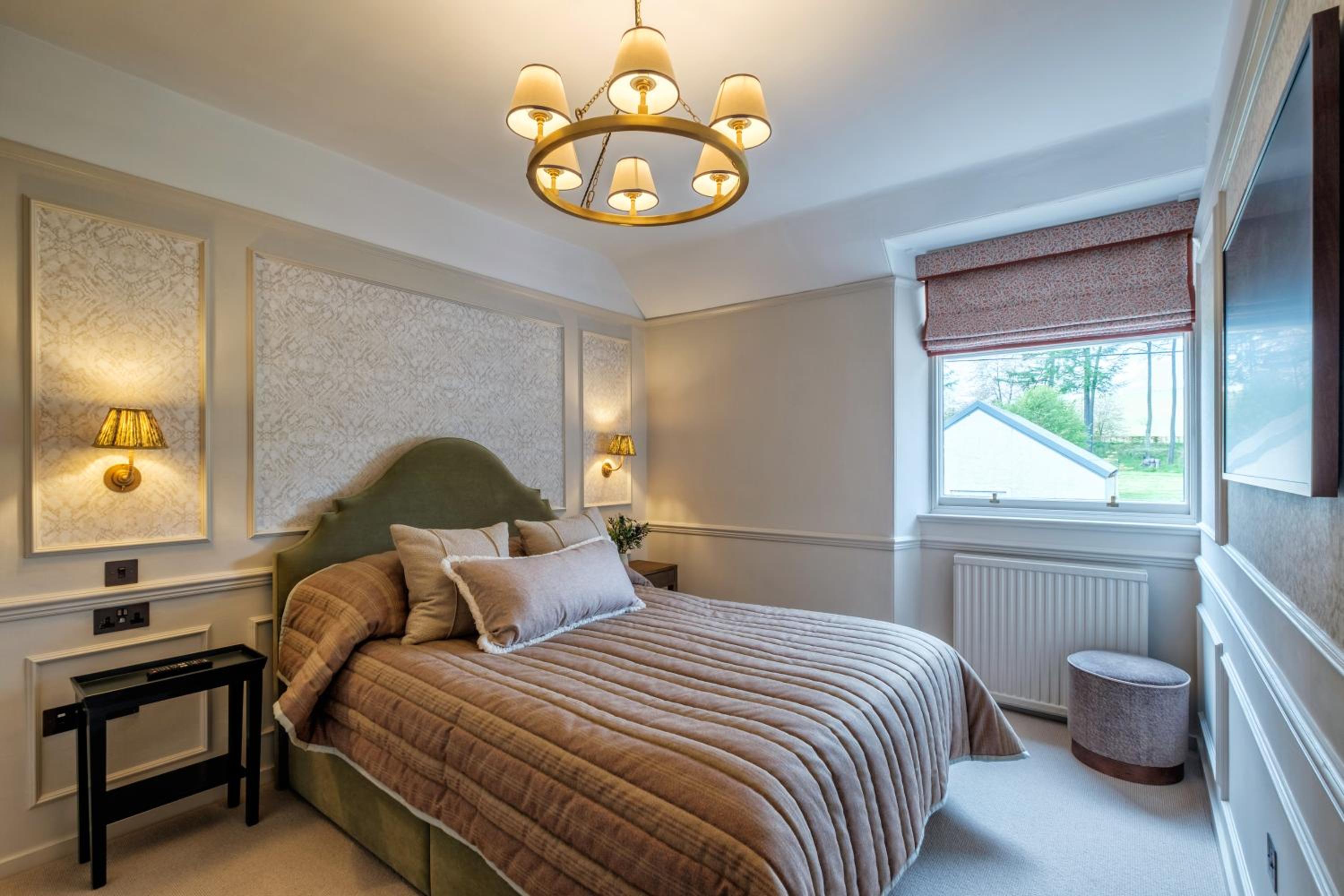 Suite - Photo 1