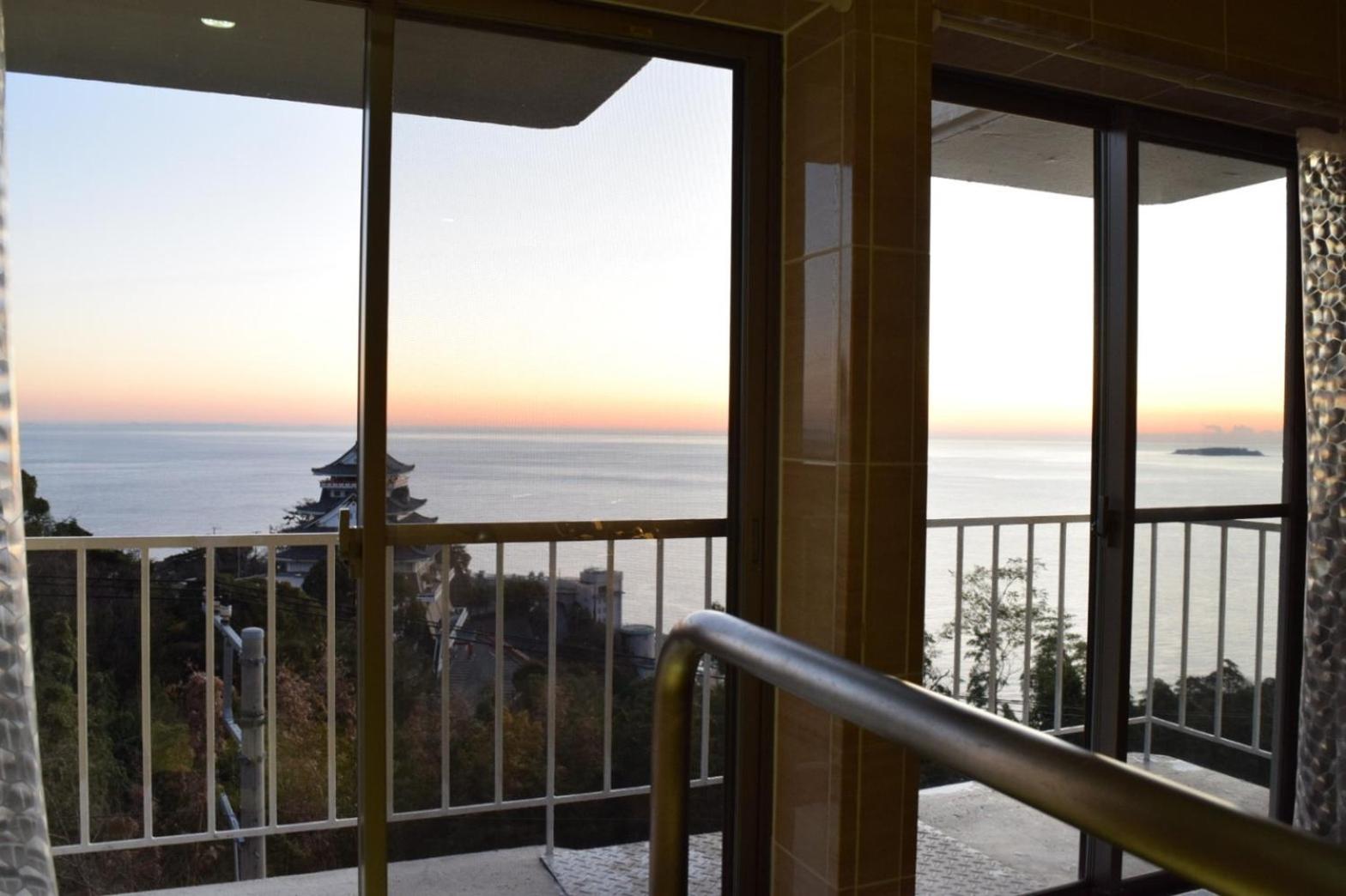 Deluxe Suite with Sea View - Photo 15