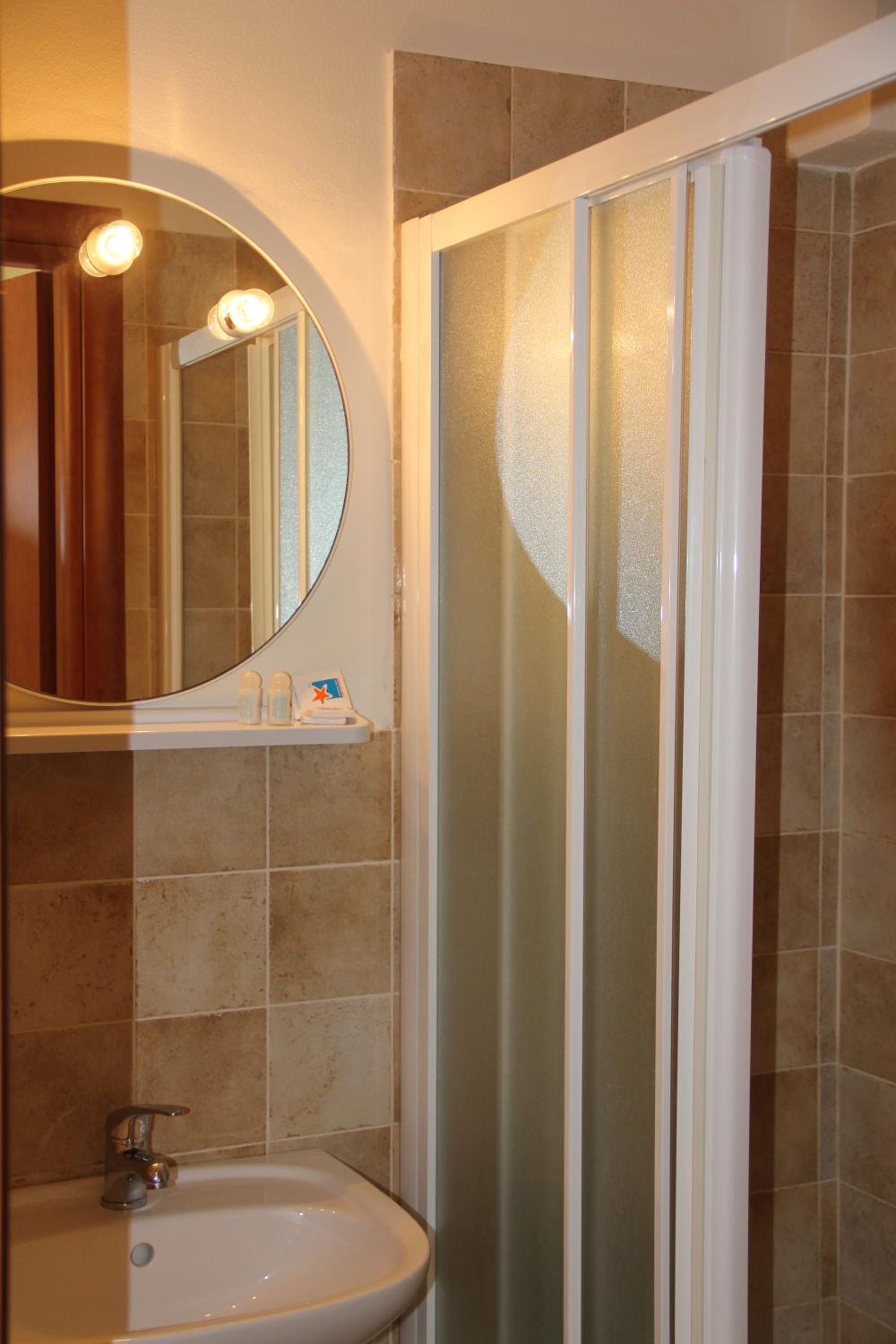 One-Bedroom Apartment - Photo 8