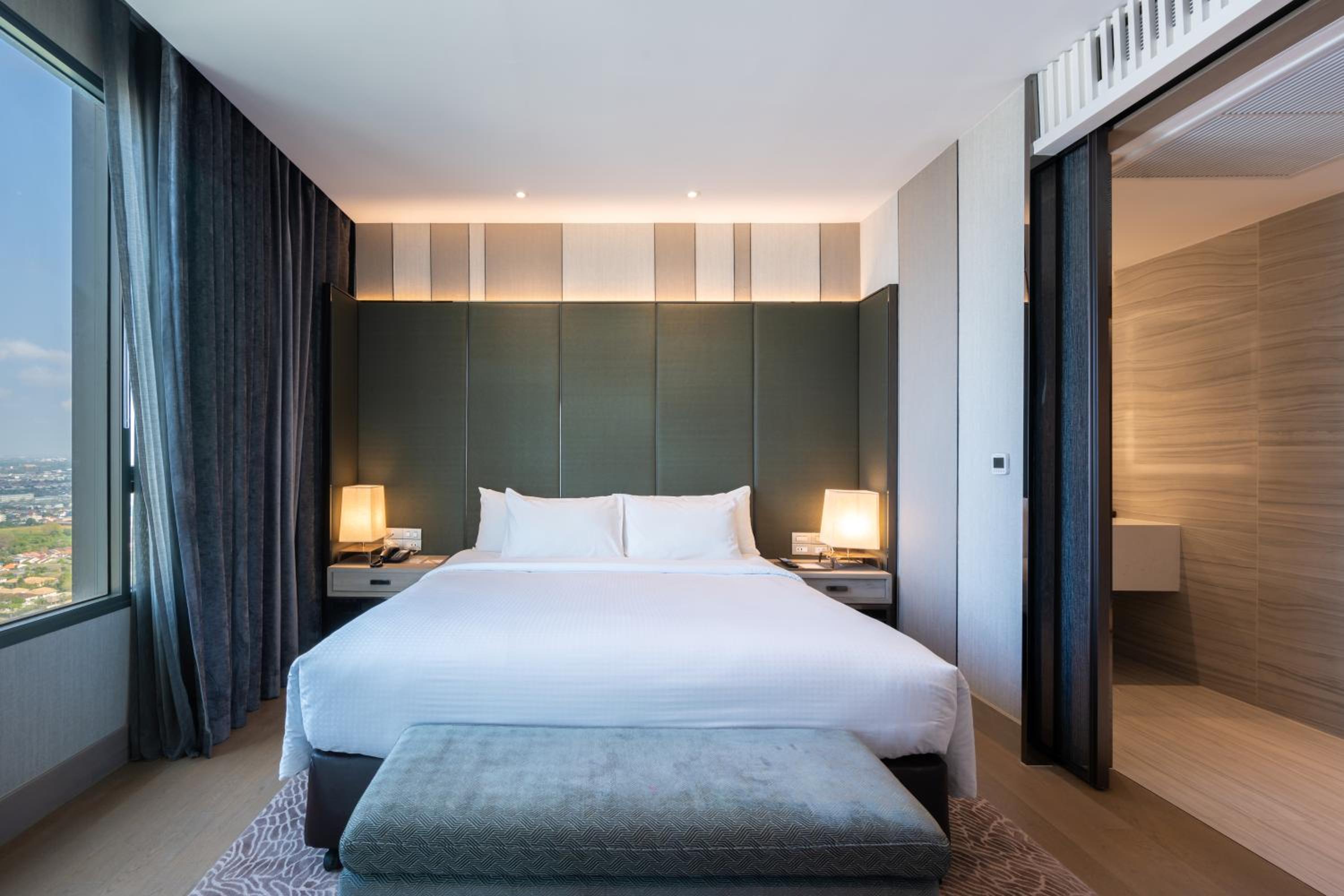 Executive Suite - Photo 12