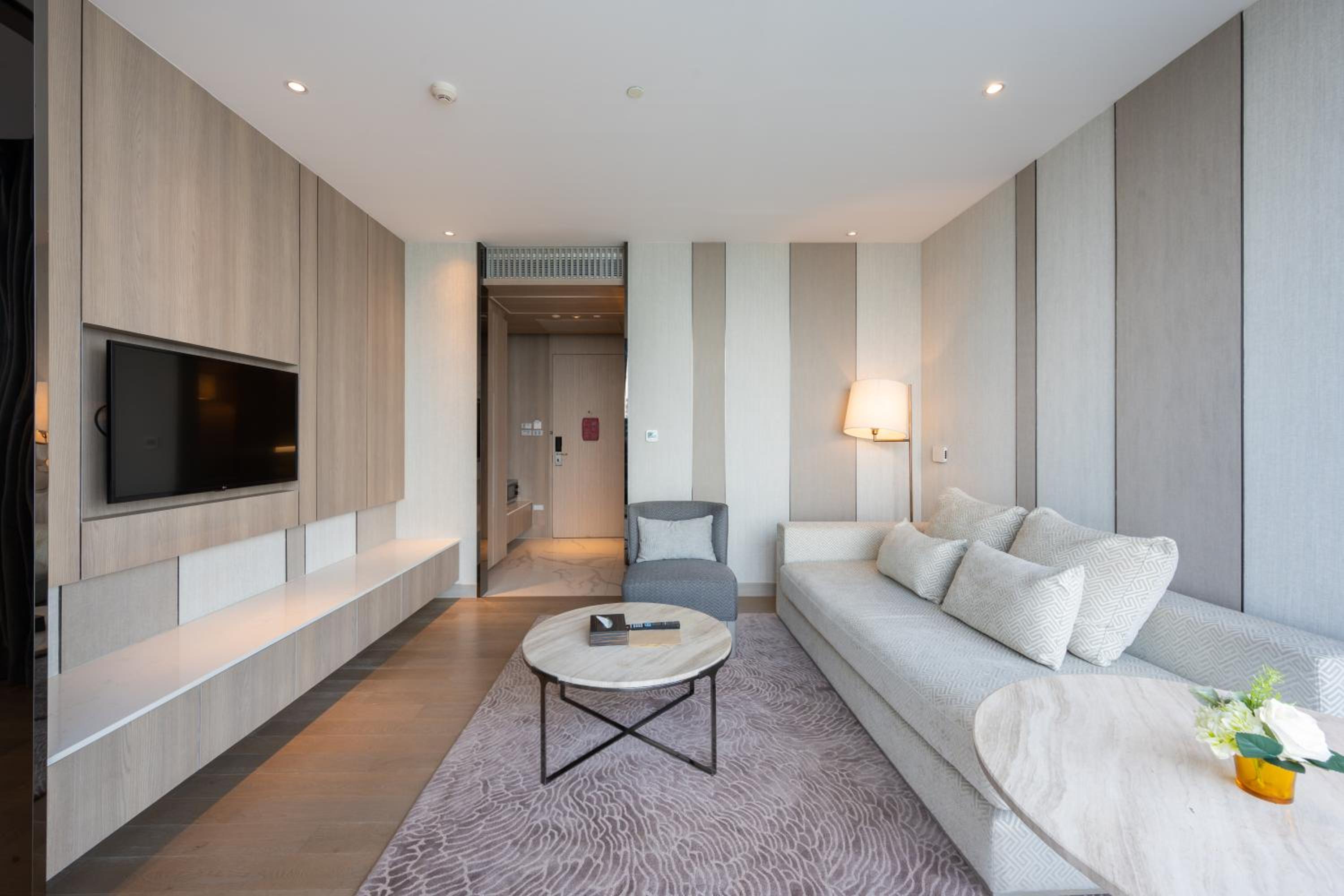 Executive Suite - Photo 7