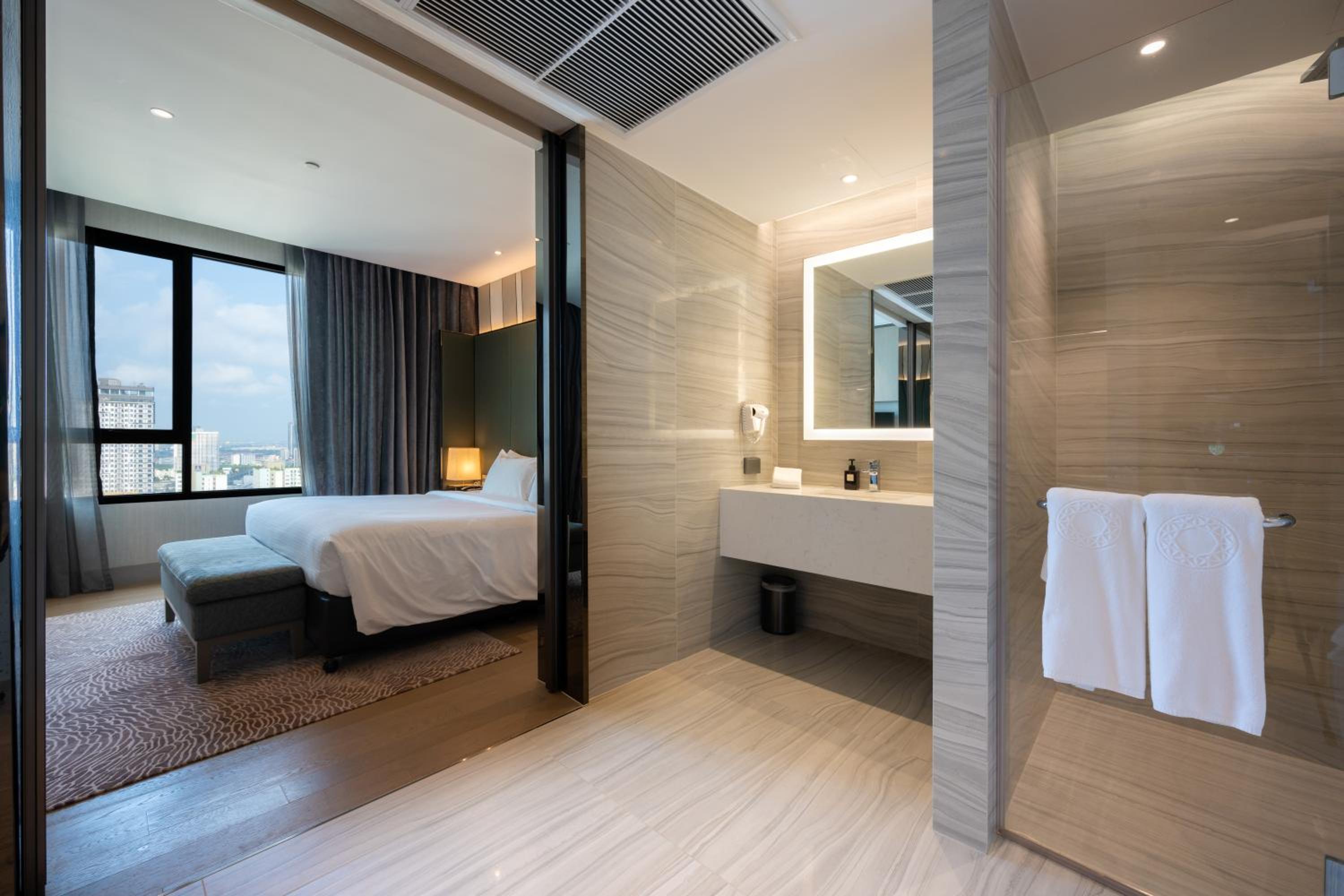 Executive Suite - Photo 10