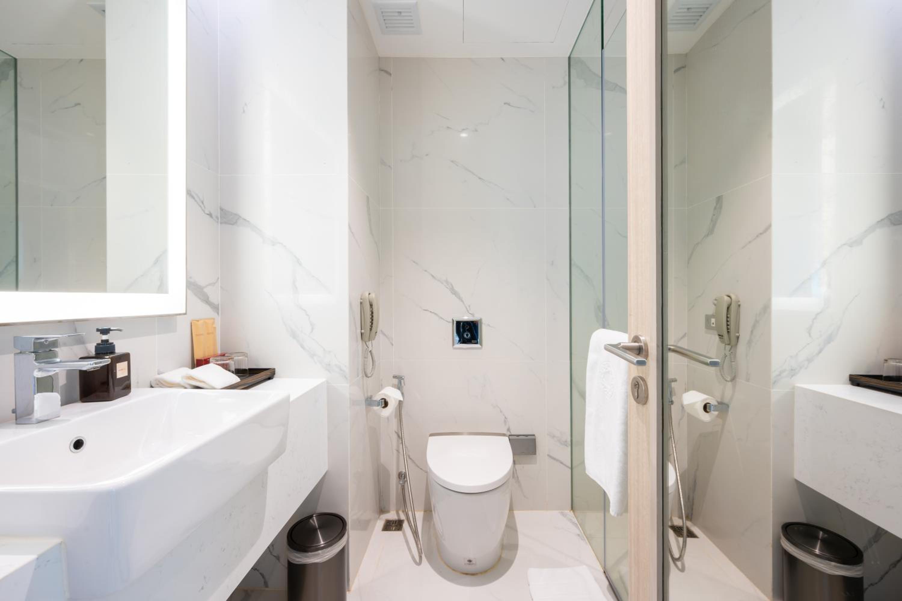 Executive Suite - Photo 2