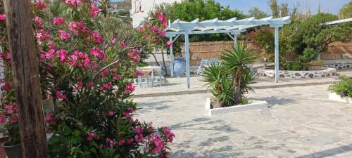 Double Room with Garden View - Photo 11