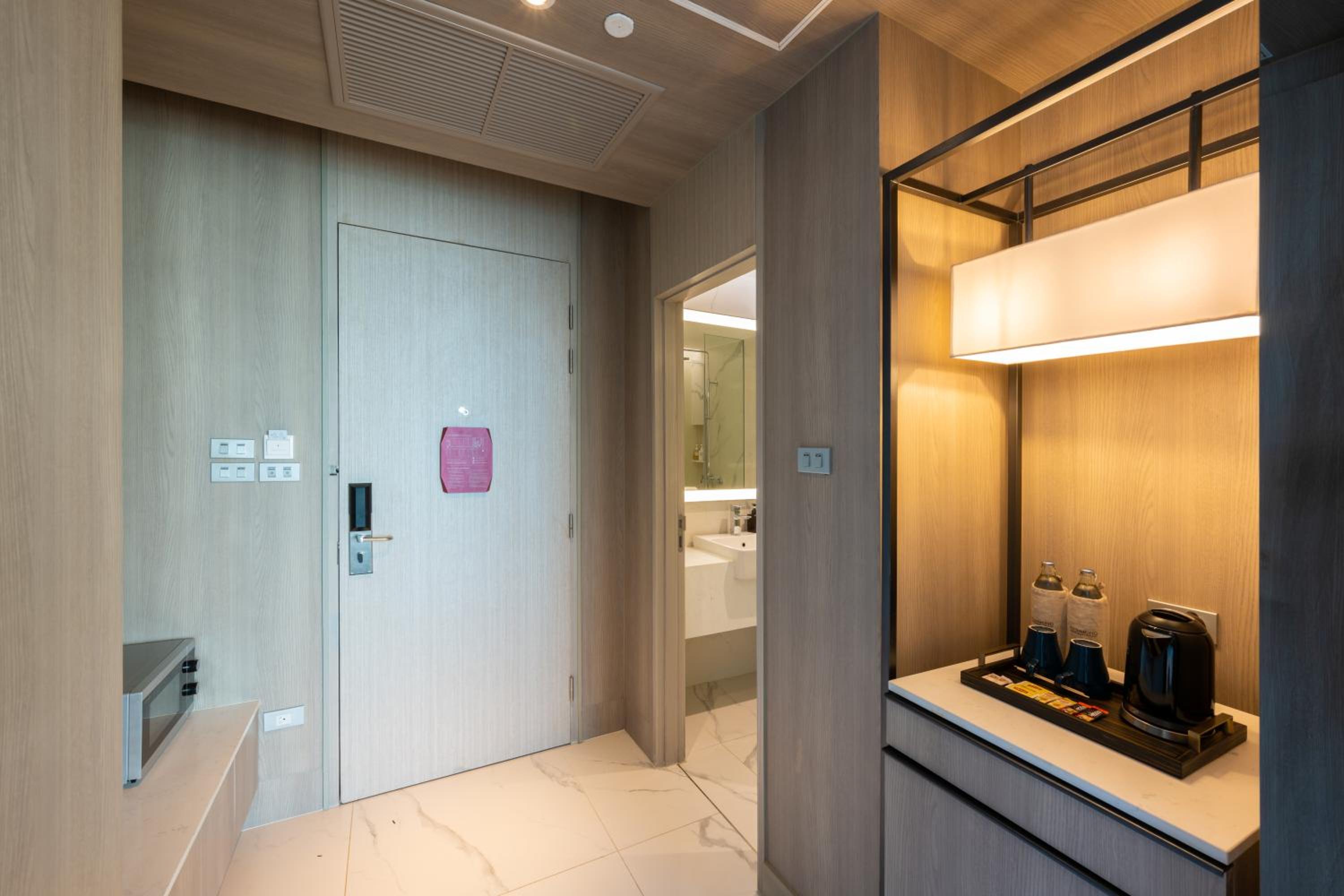 Executive Suite - Photo 5