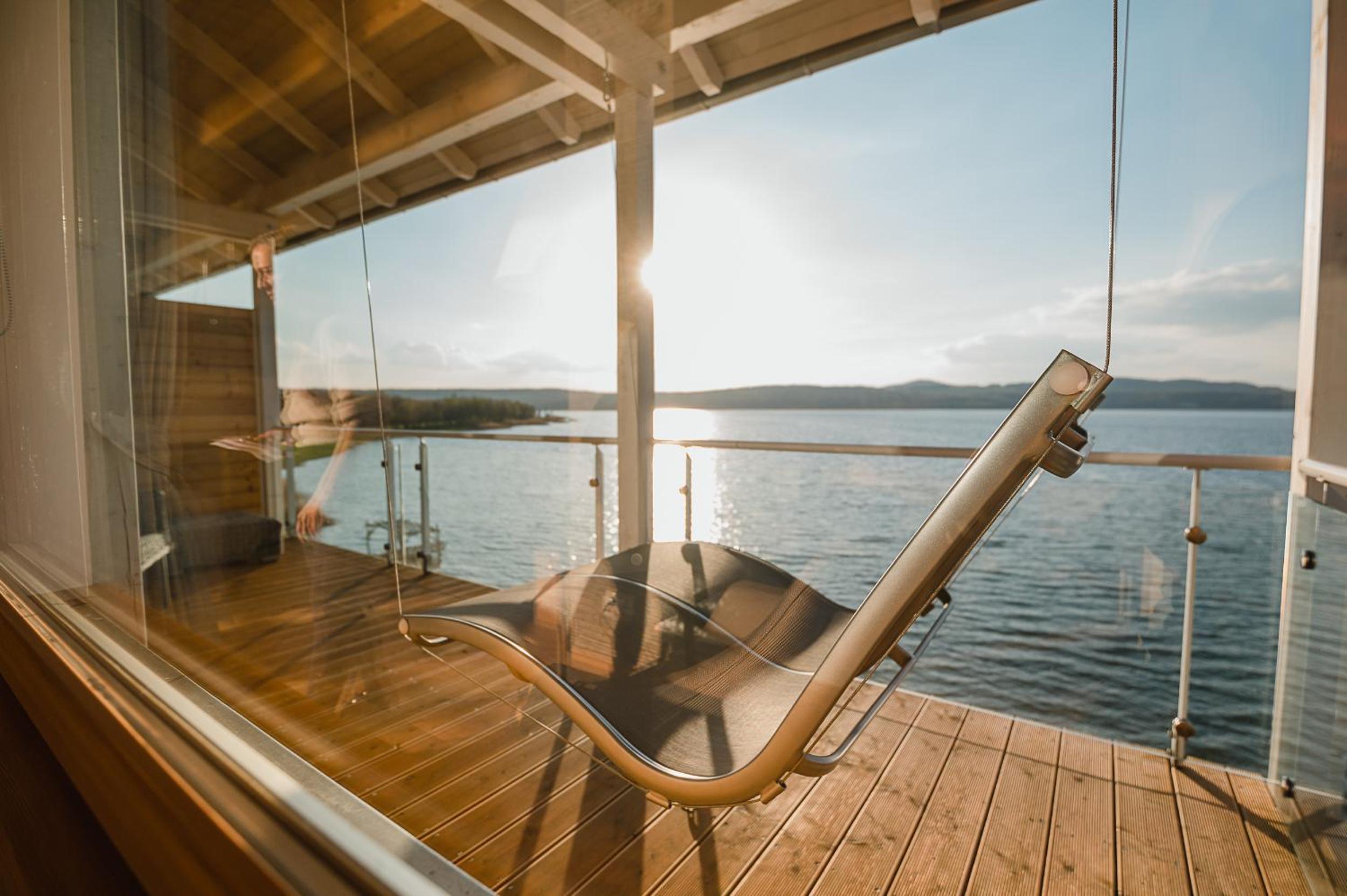 Luxury Suite with Balcony and Lake View - Photo 2