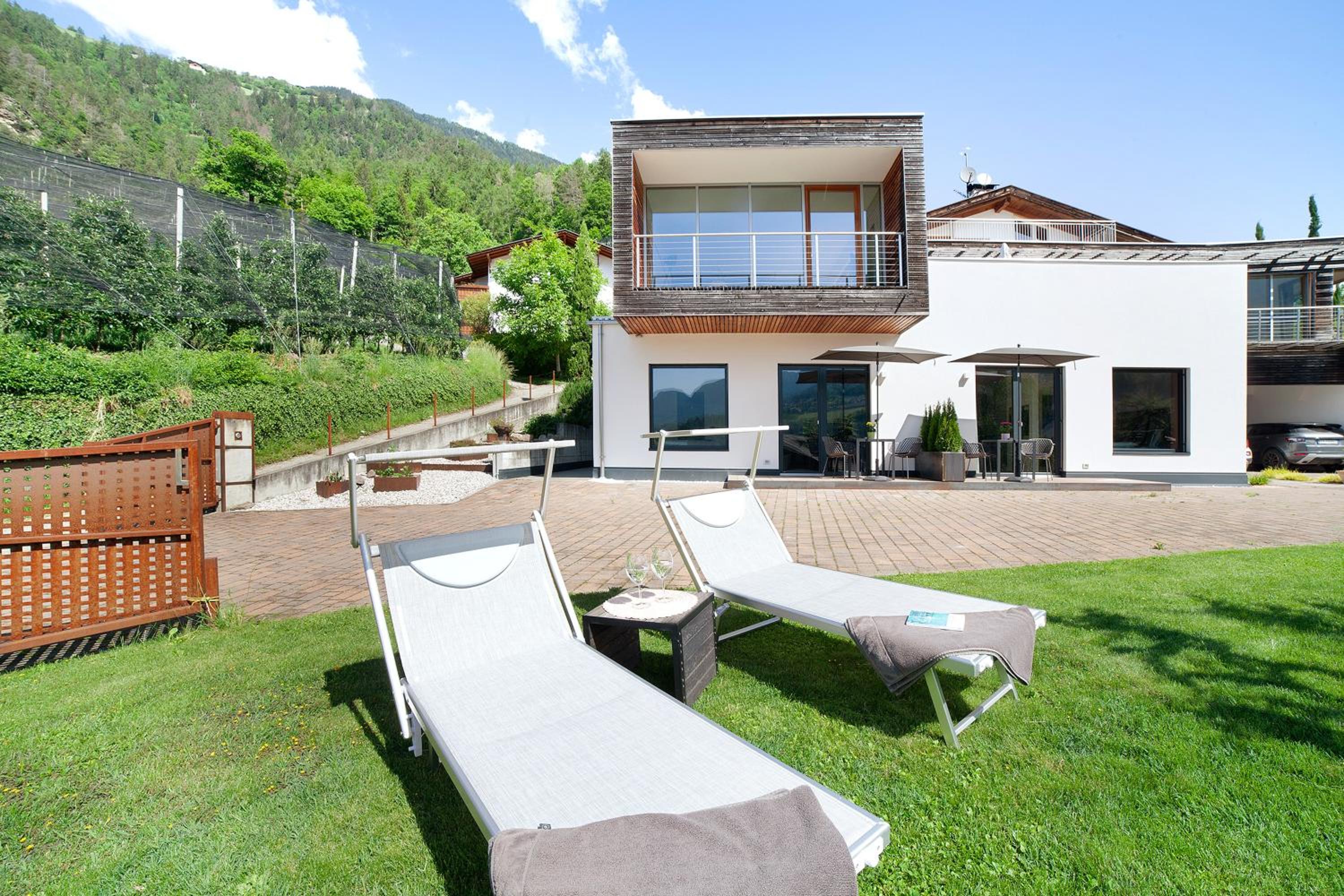 One-Bedroom Apartment with Garden View photo 3