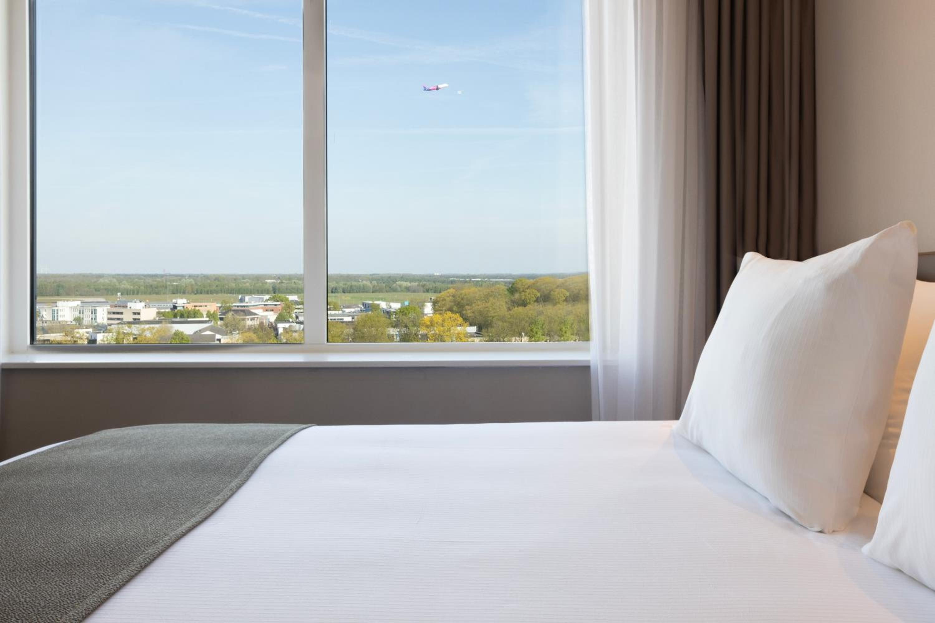 Standard King Room with Sofa Bed - High Floor - Photo 6
